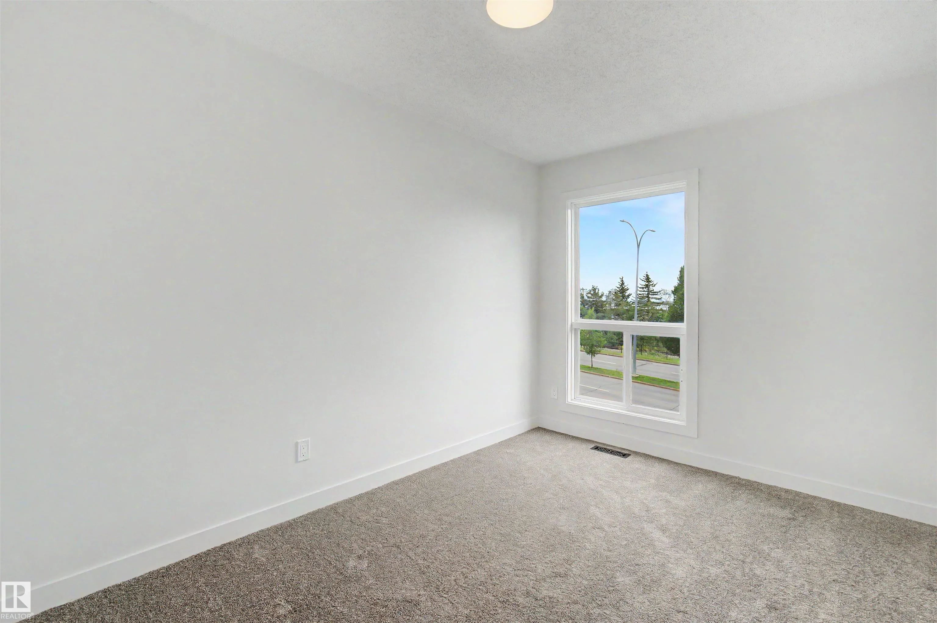 215 GRANDIN Village
