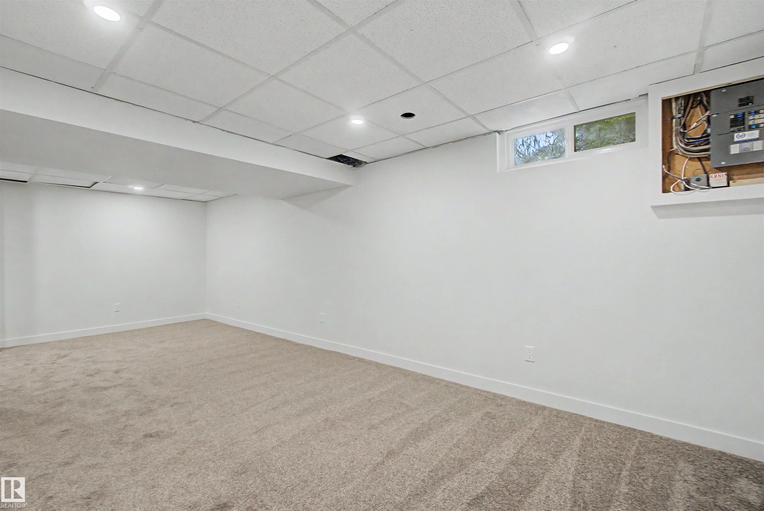 215 GRANDIN Village