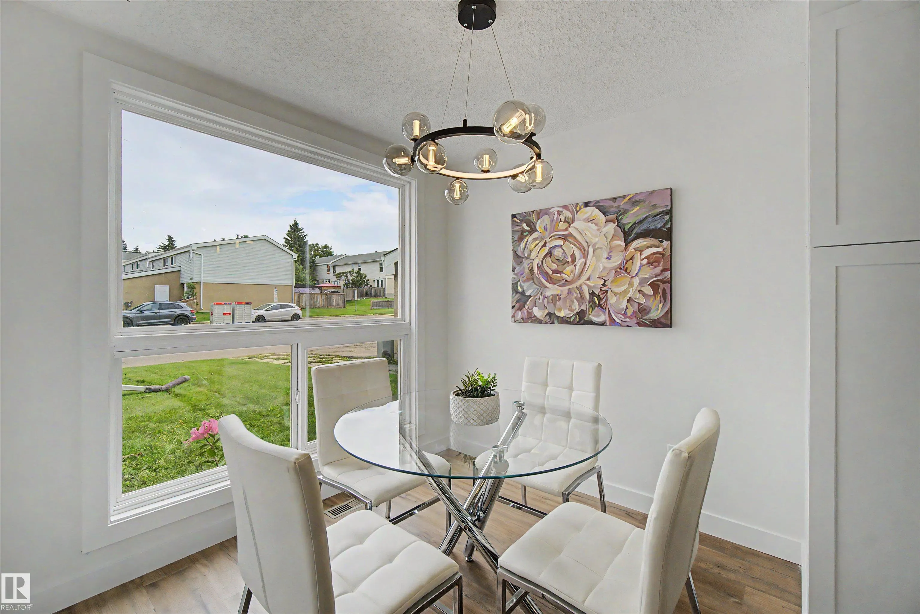 215 GRANDIN Village