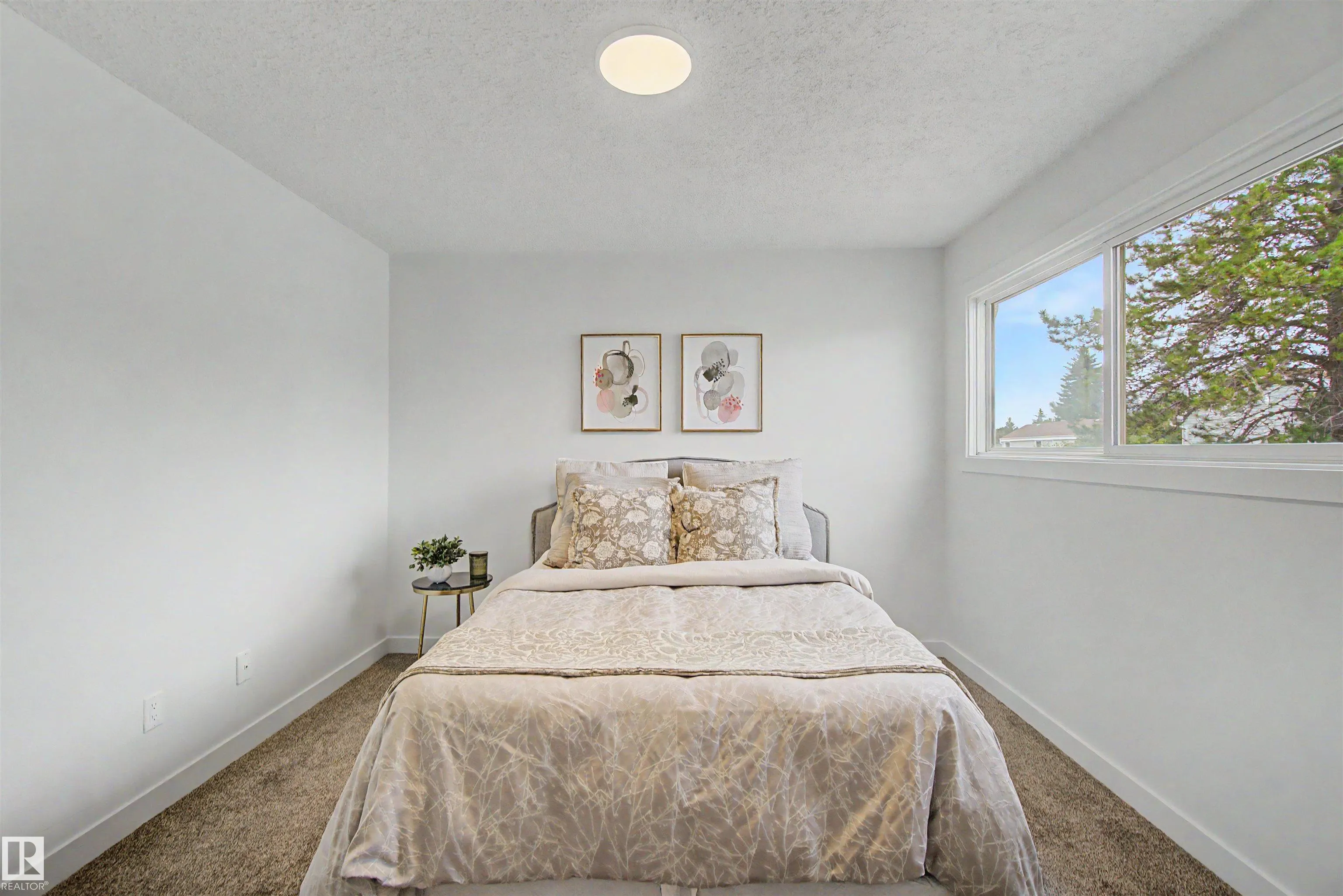 215 GRANDIN Village