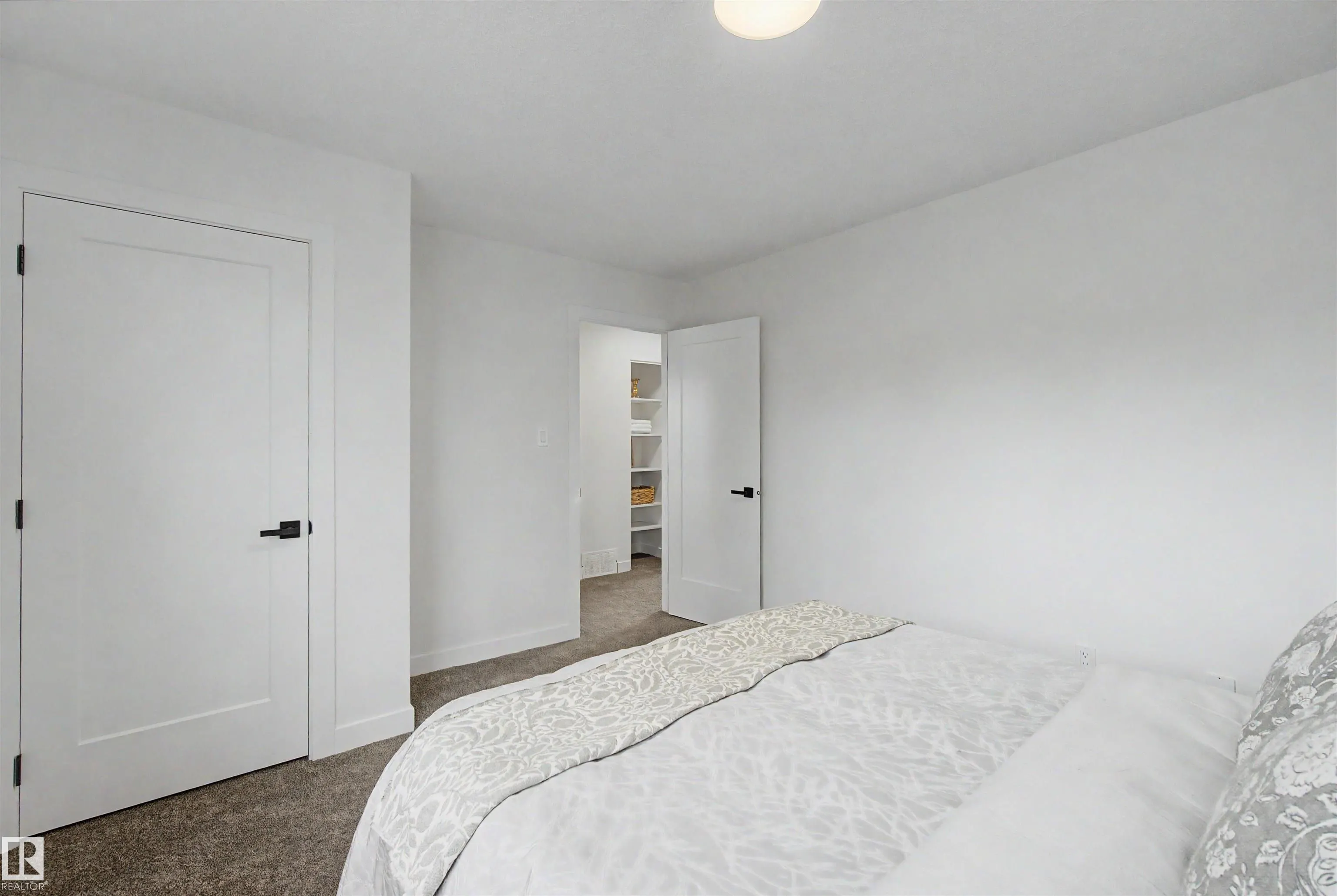 215 GRANDIN Village