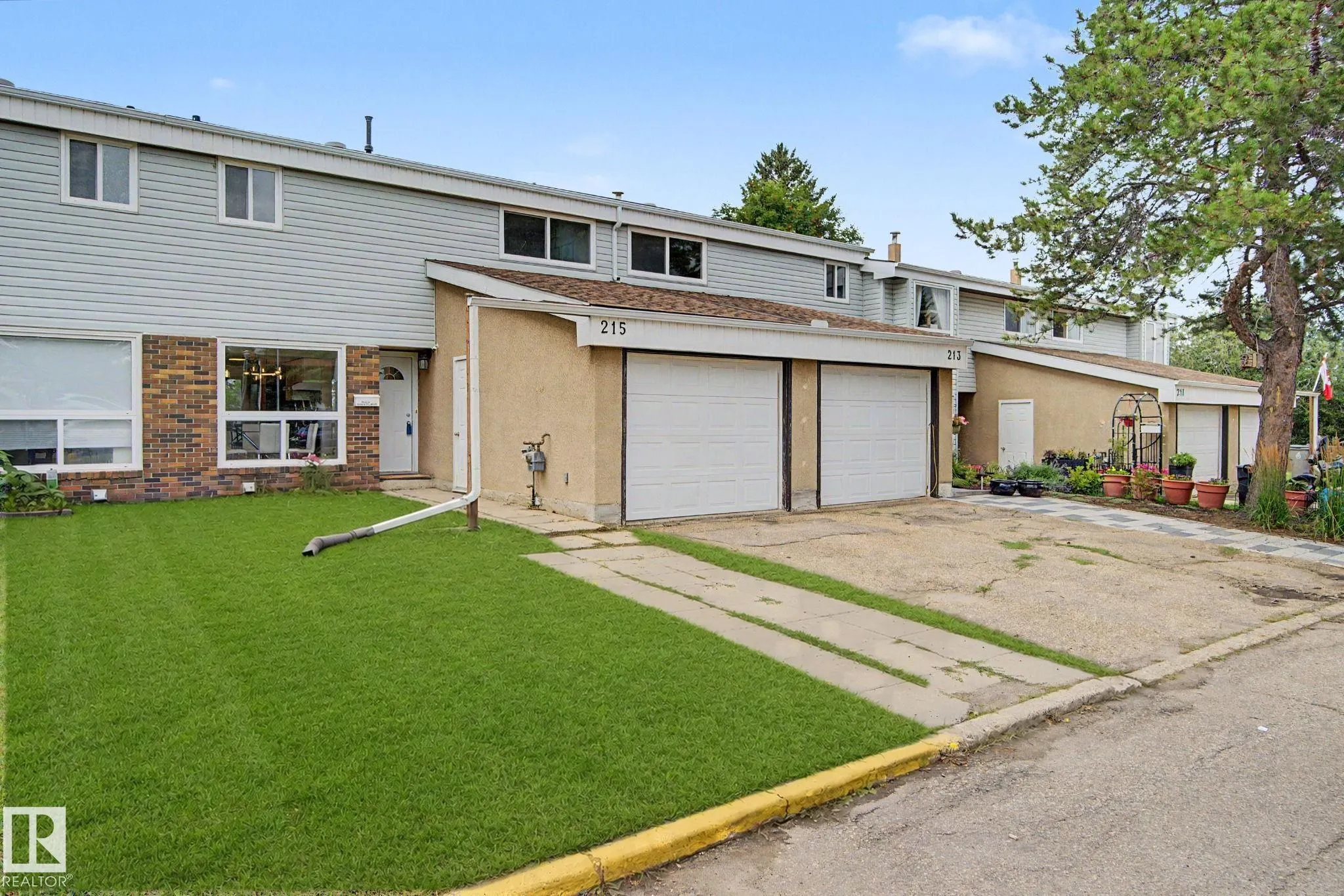 215 GRANDIN Village