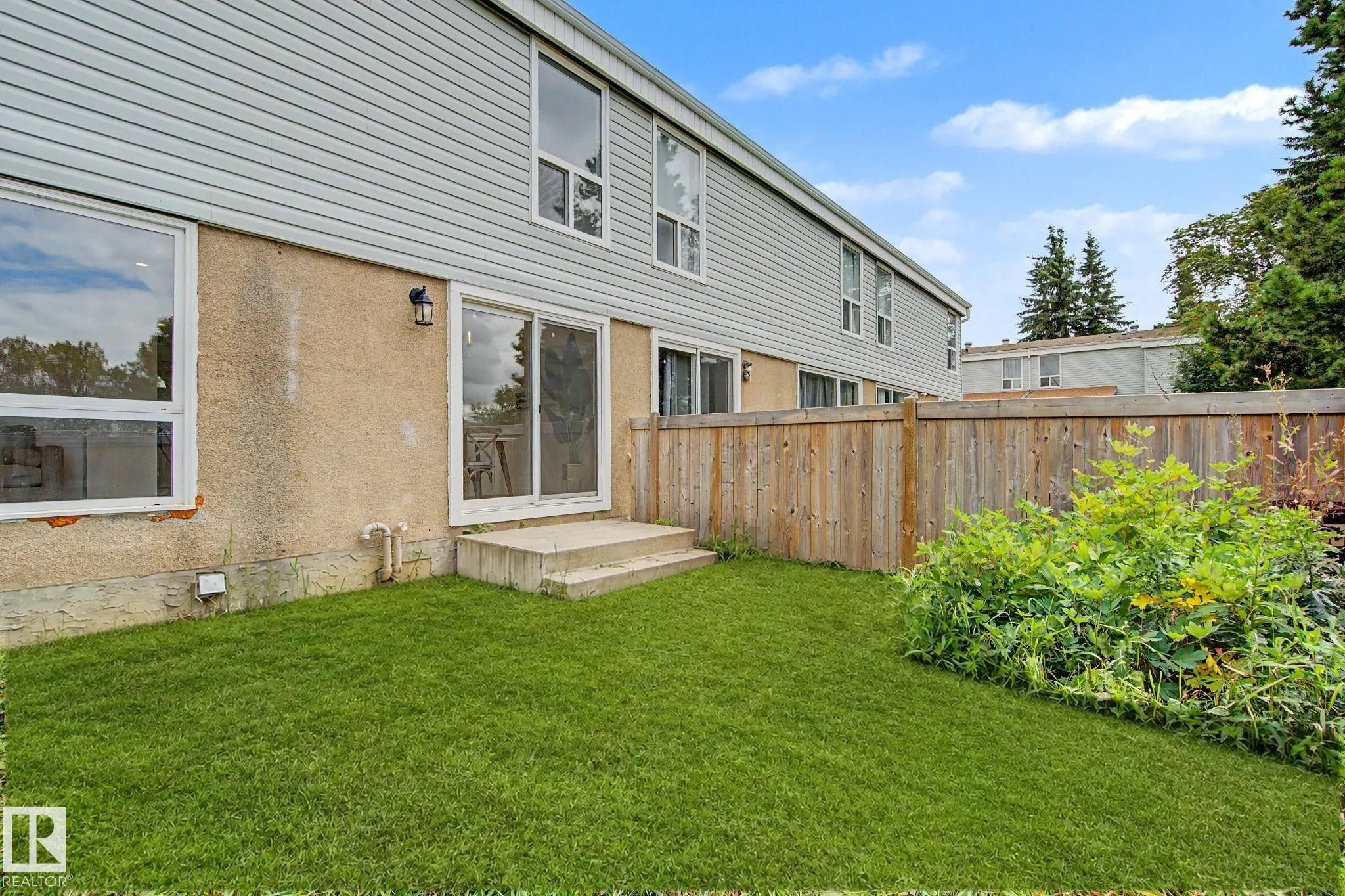 215 GRANDIN Village