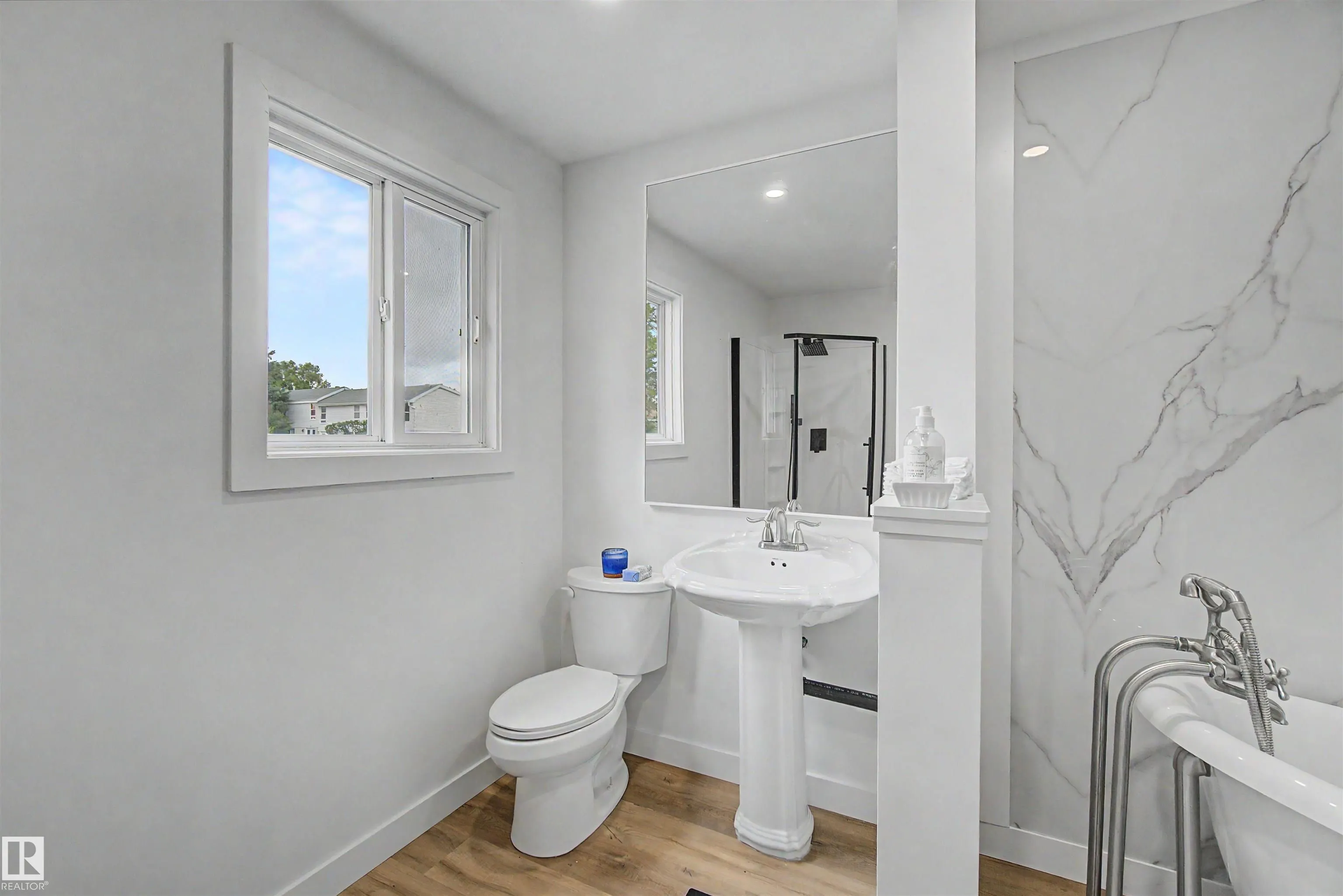 215 GRANDIN Village