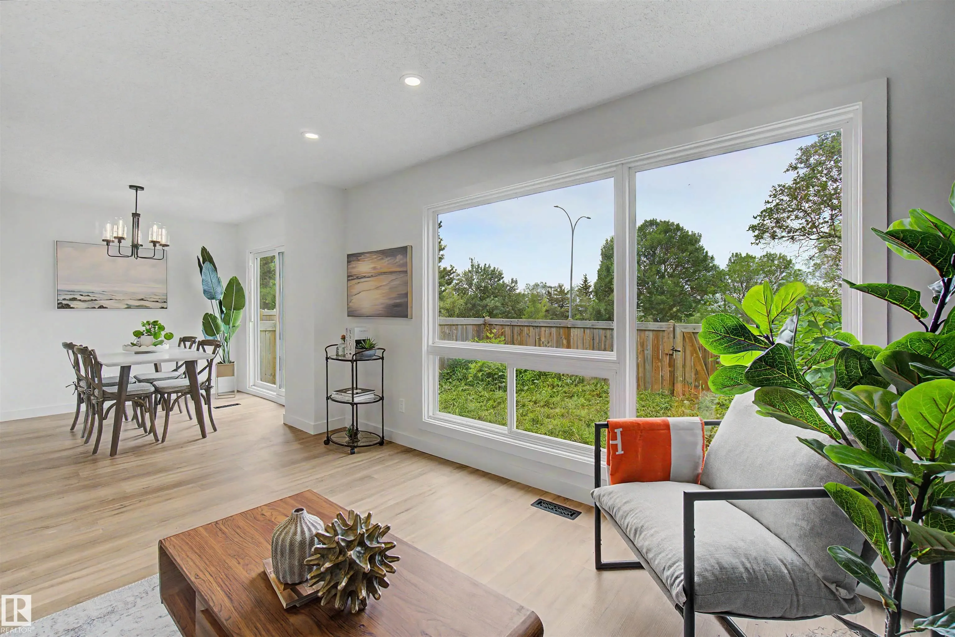 215 GRANDIN Village