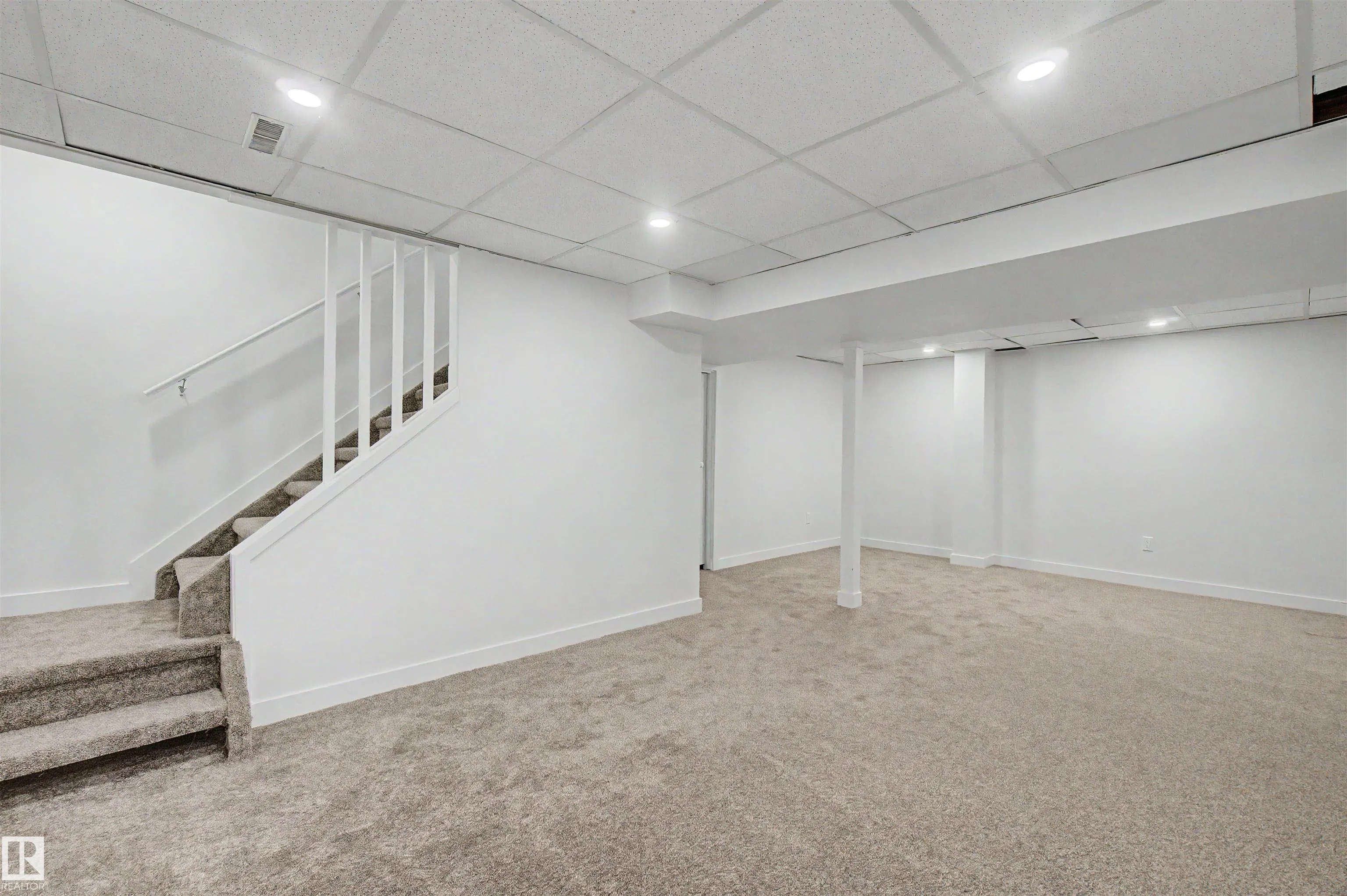 215 GRANDIN Village