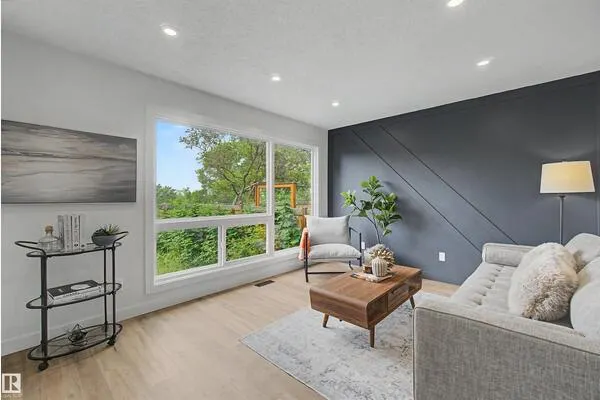 215 GRANDIN Village