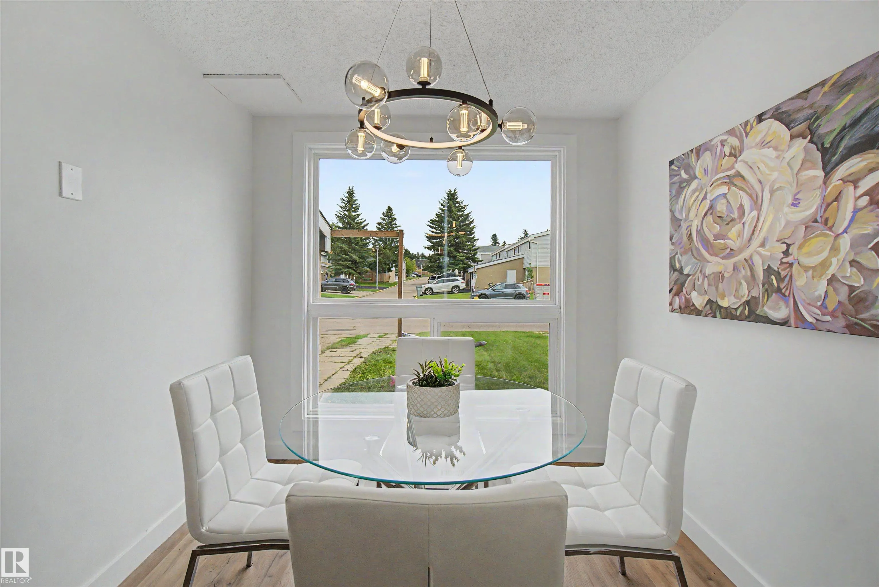 215 GRANDIN Village