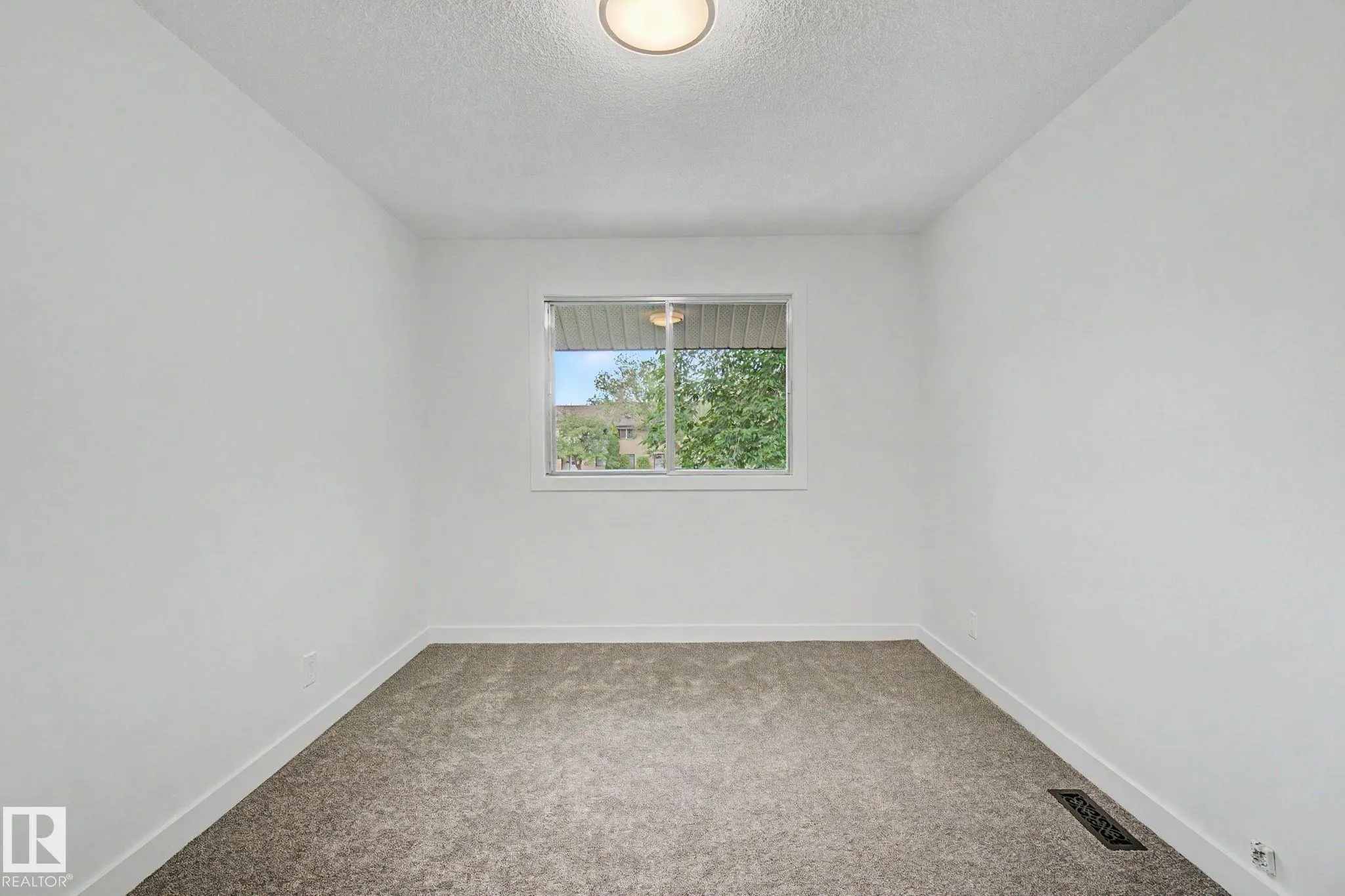 133 GRANDIN Village