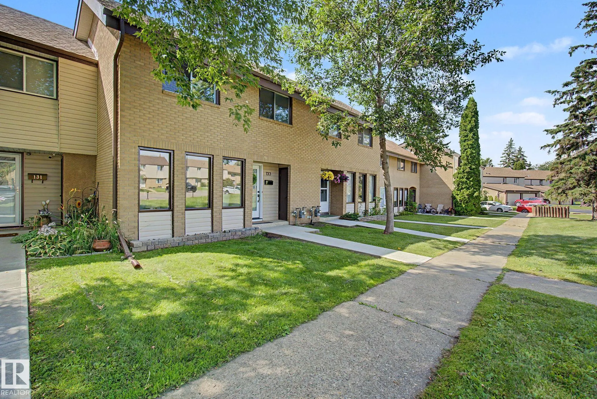 133 GRANDIN Village