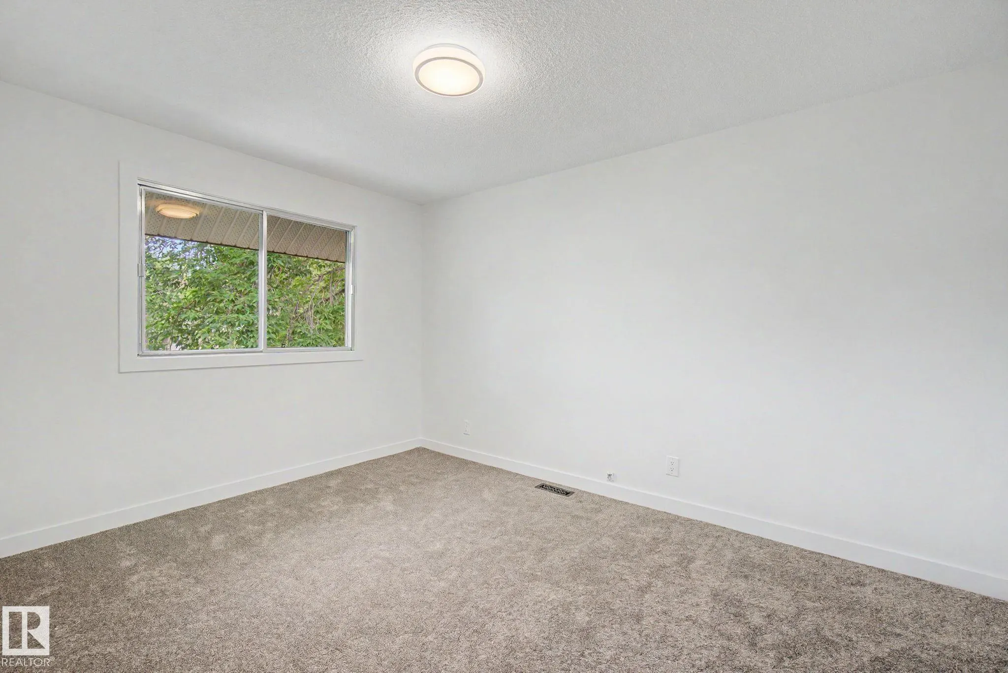 133 GRANDIN Village