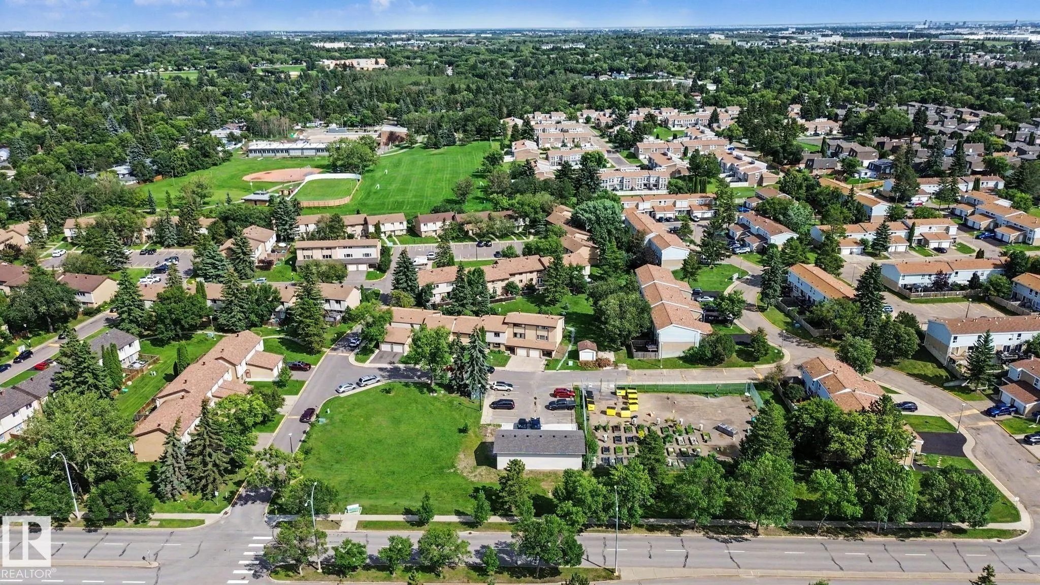 133 GRANDIN Village