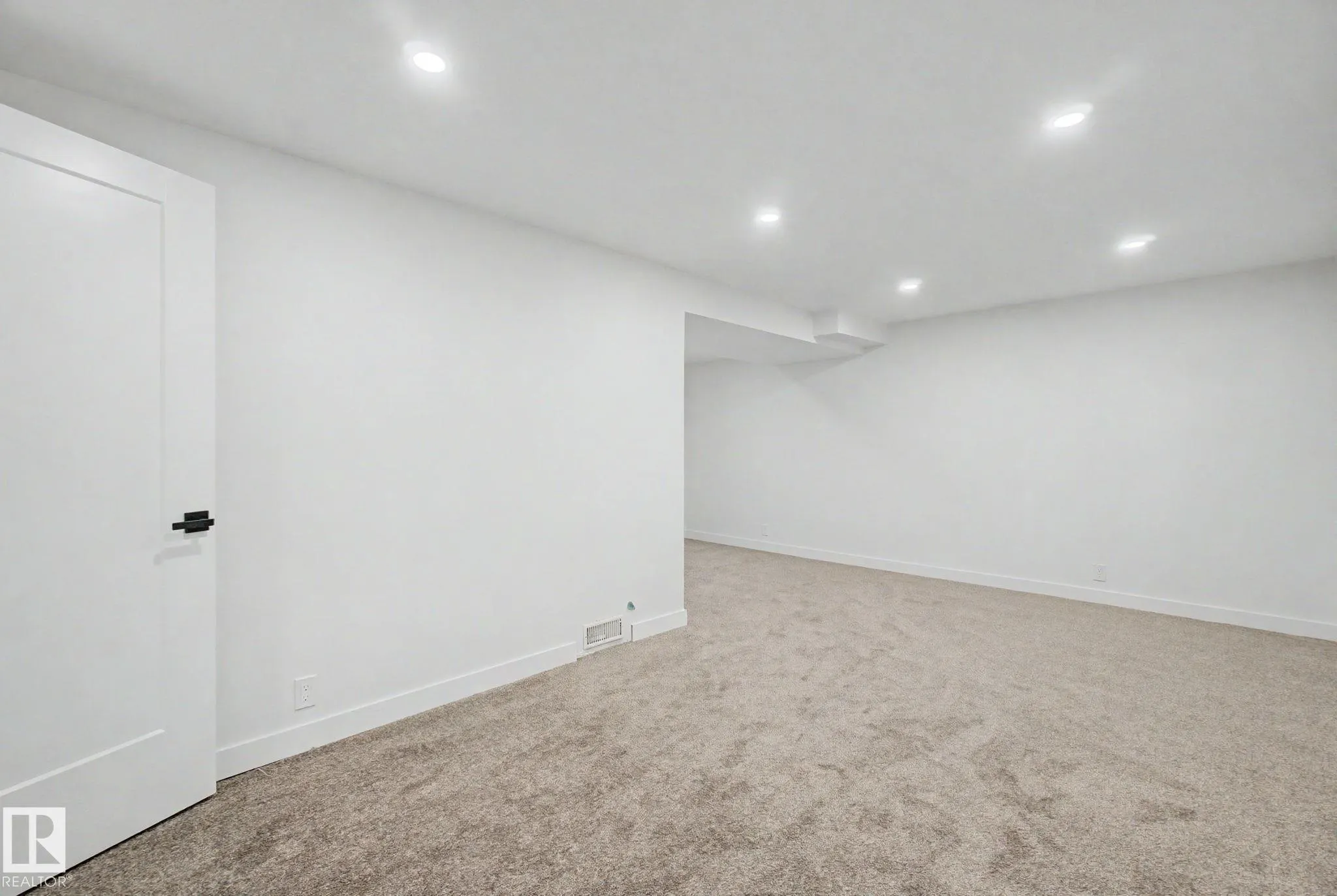 133 GRANDIN Village
