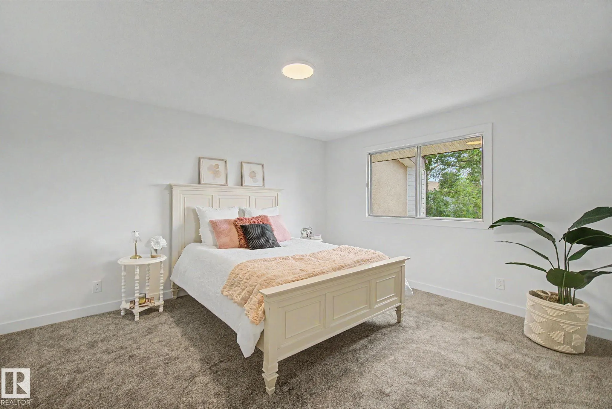 133 GRANDIN Village