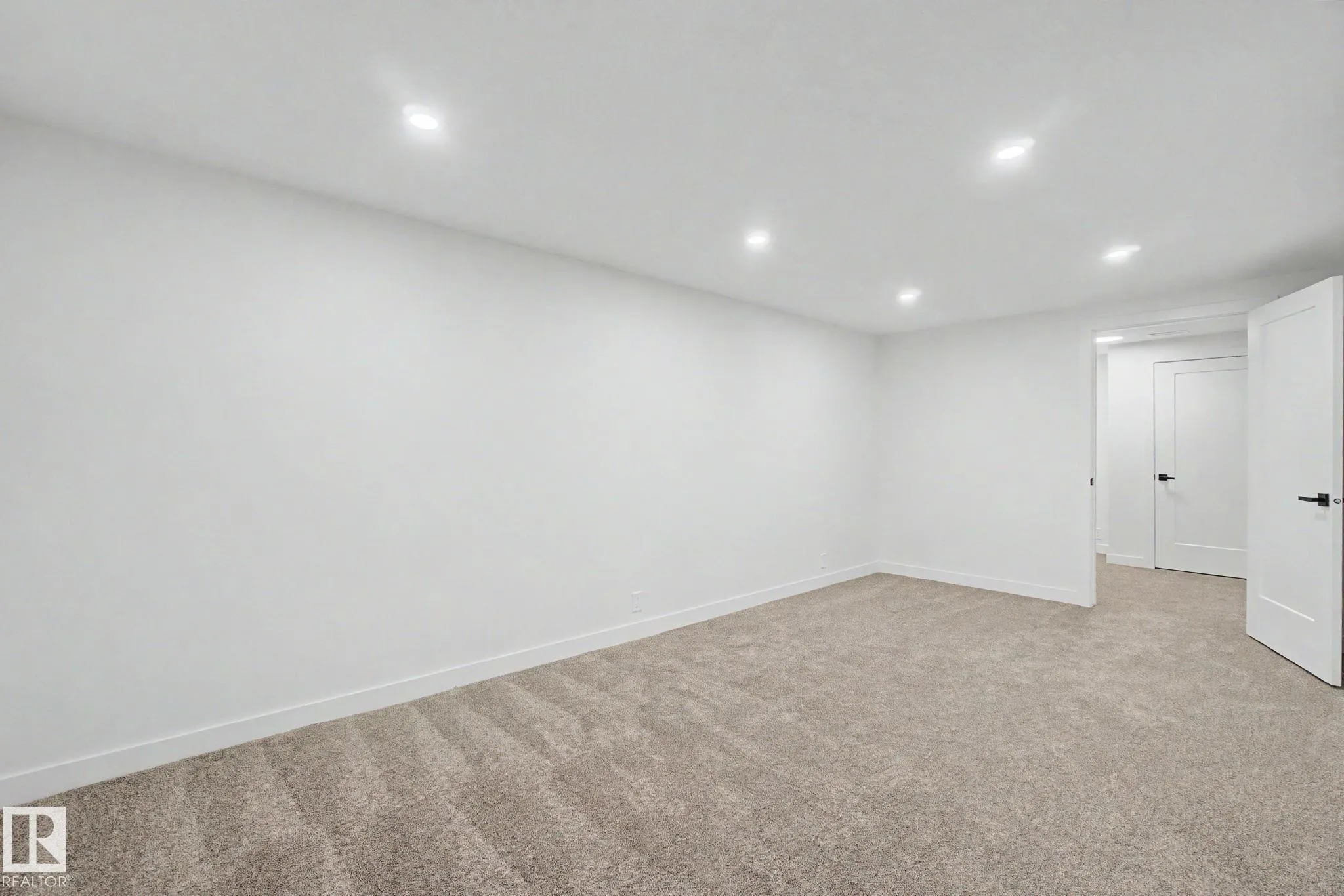 133 GRANDIN Village