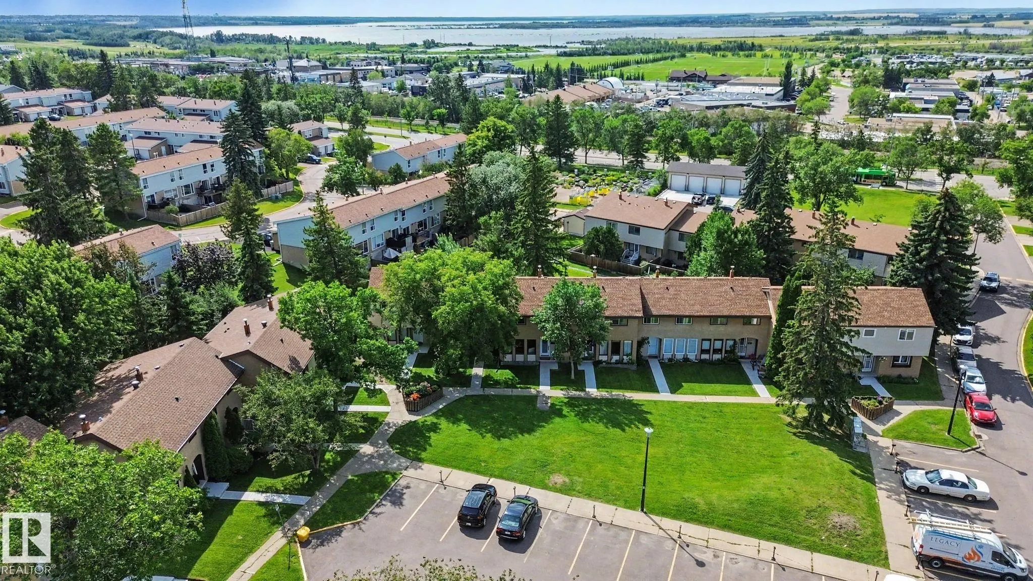 133 GRANDIN Village