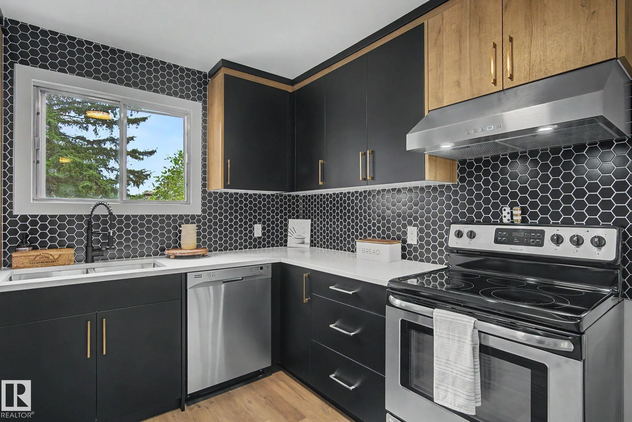 133 GRANDIN Village
