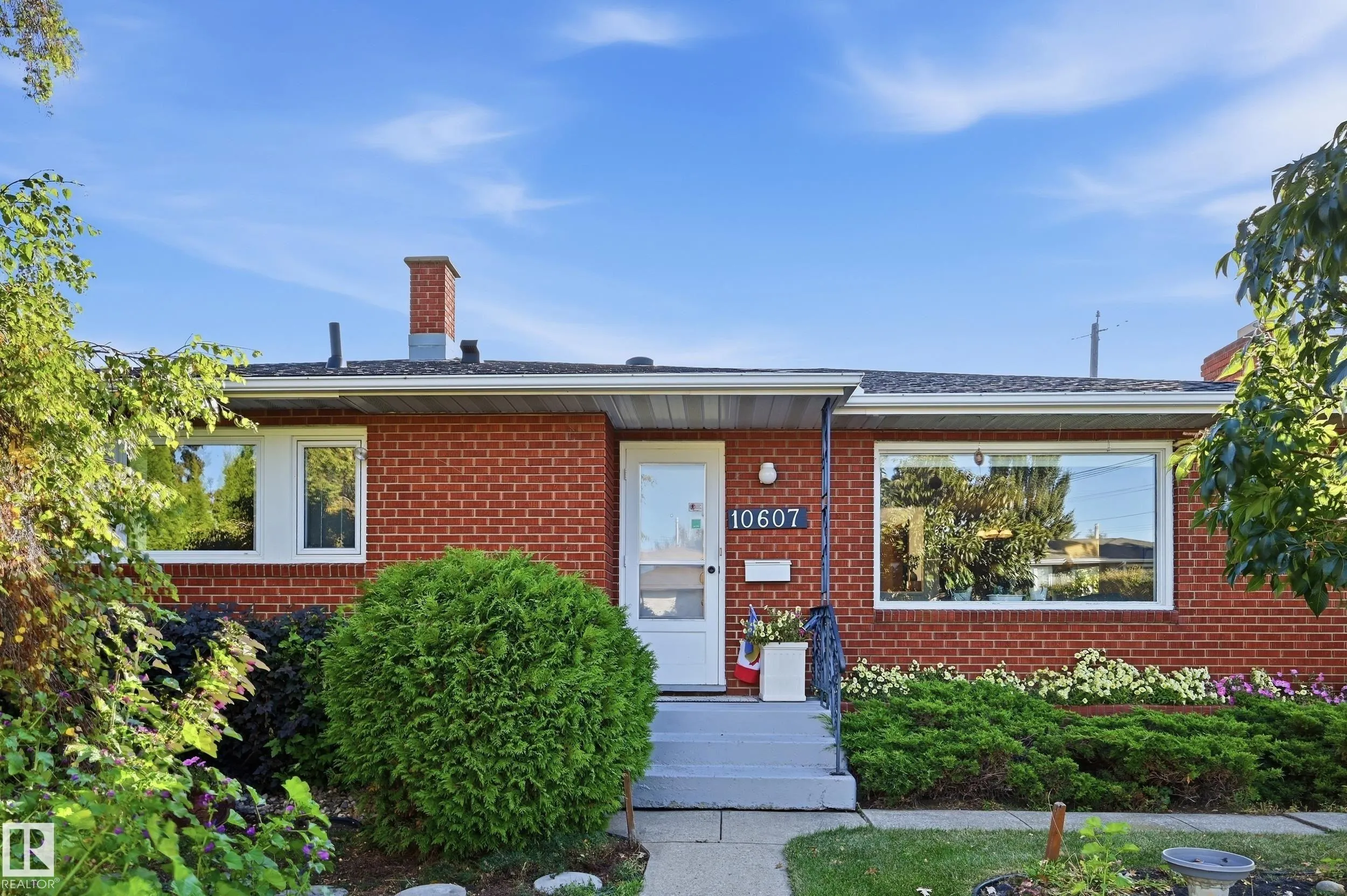 10607 74 Street
