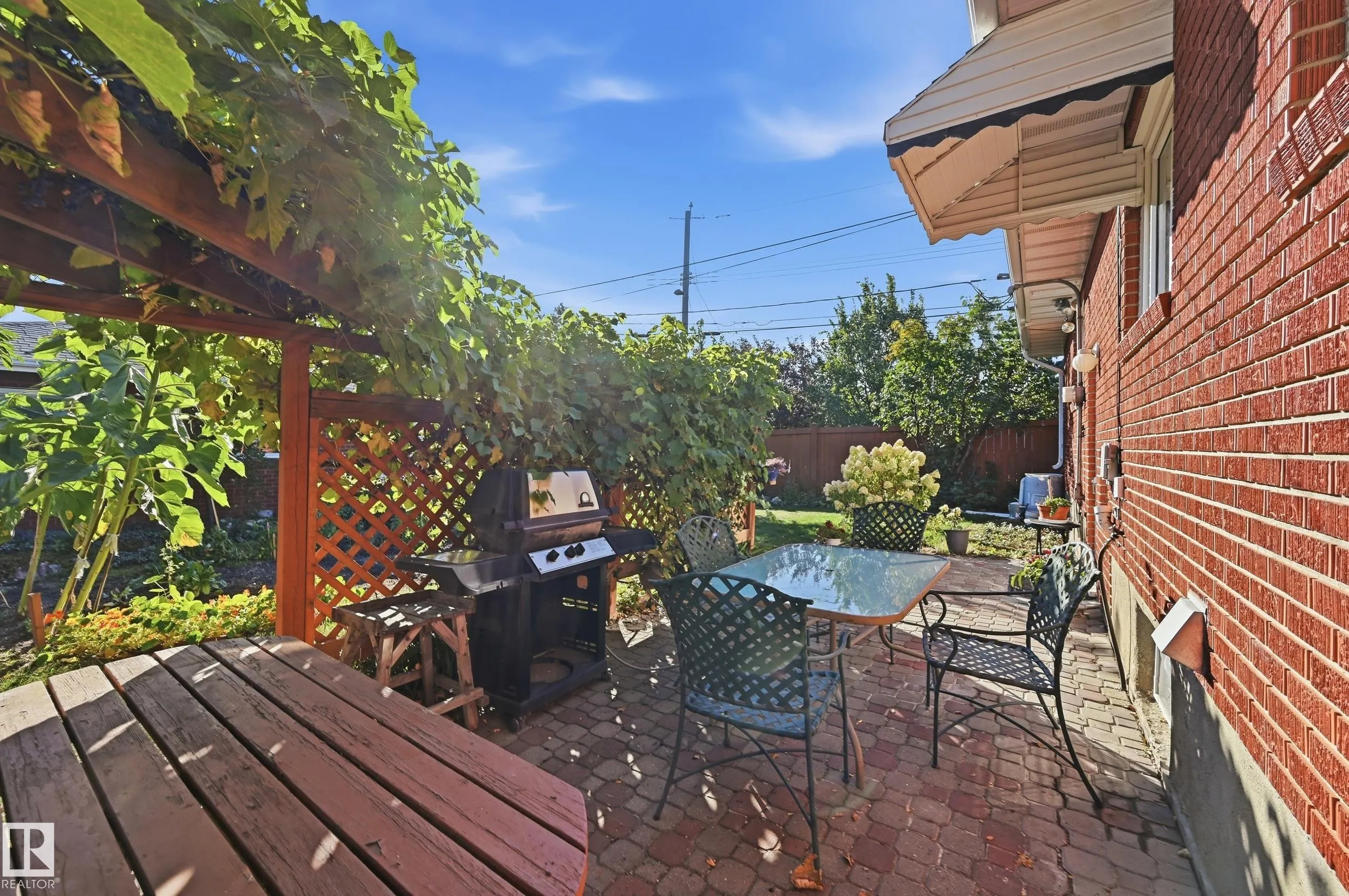 10607 74 Street