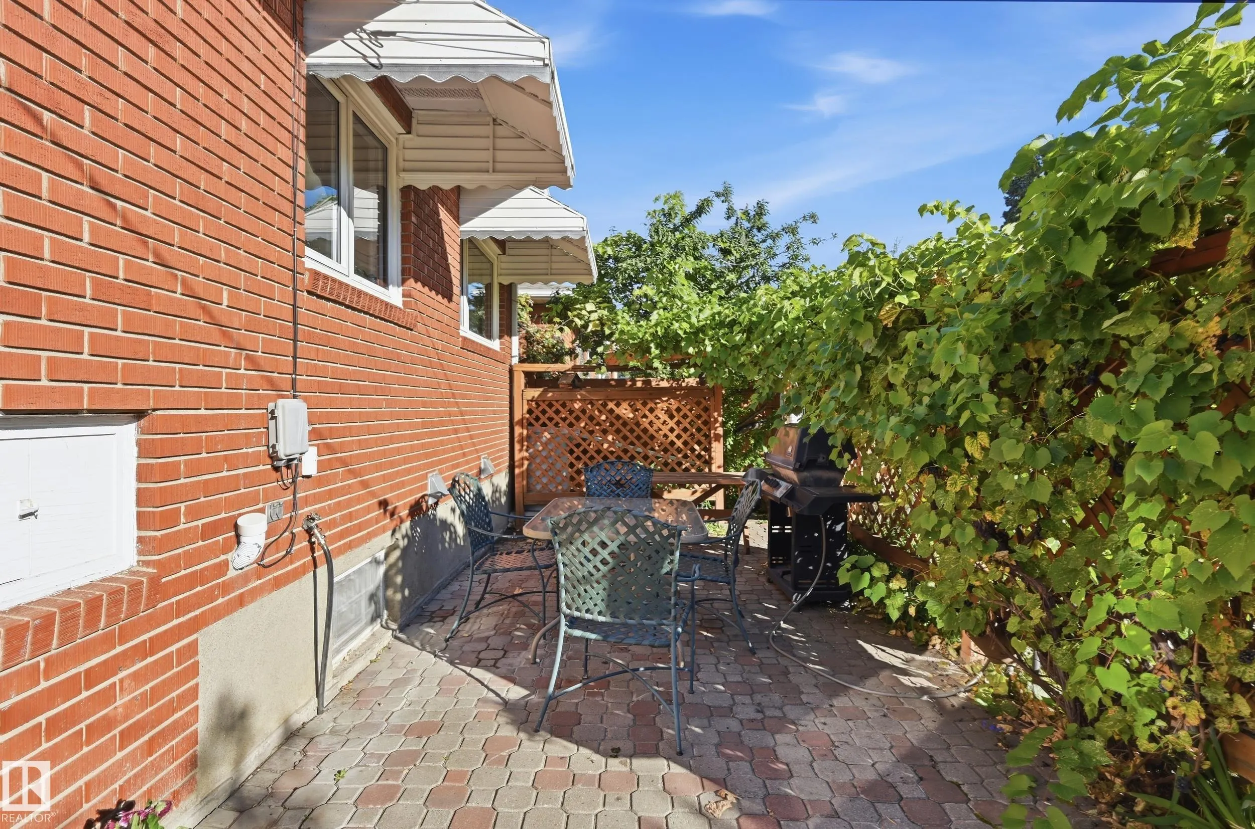 10607 74 Street