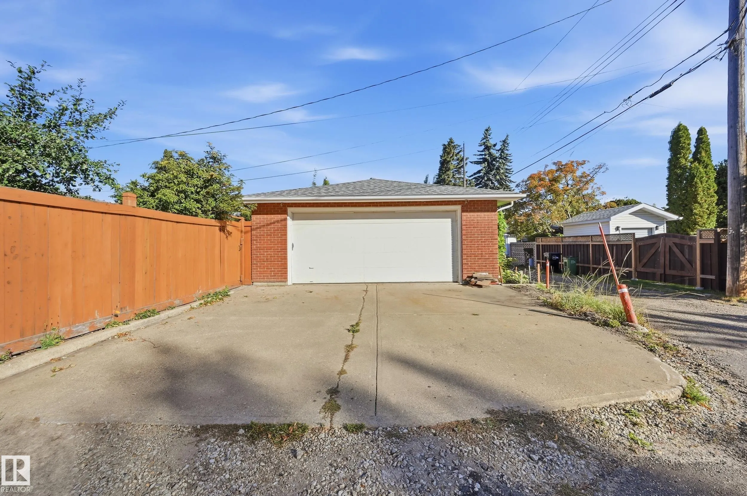 10607 74 Street