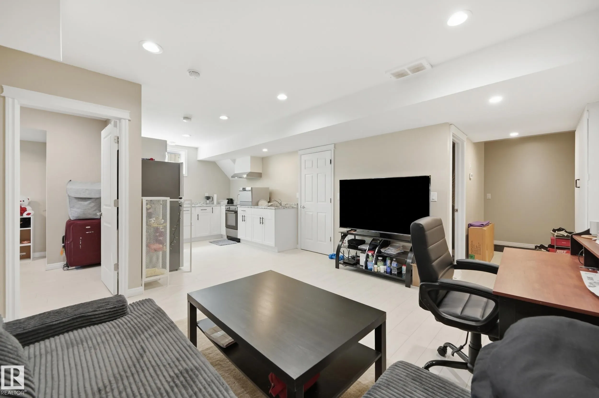 1 SOUTHFORK Close
