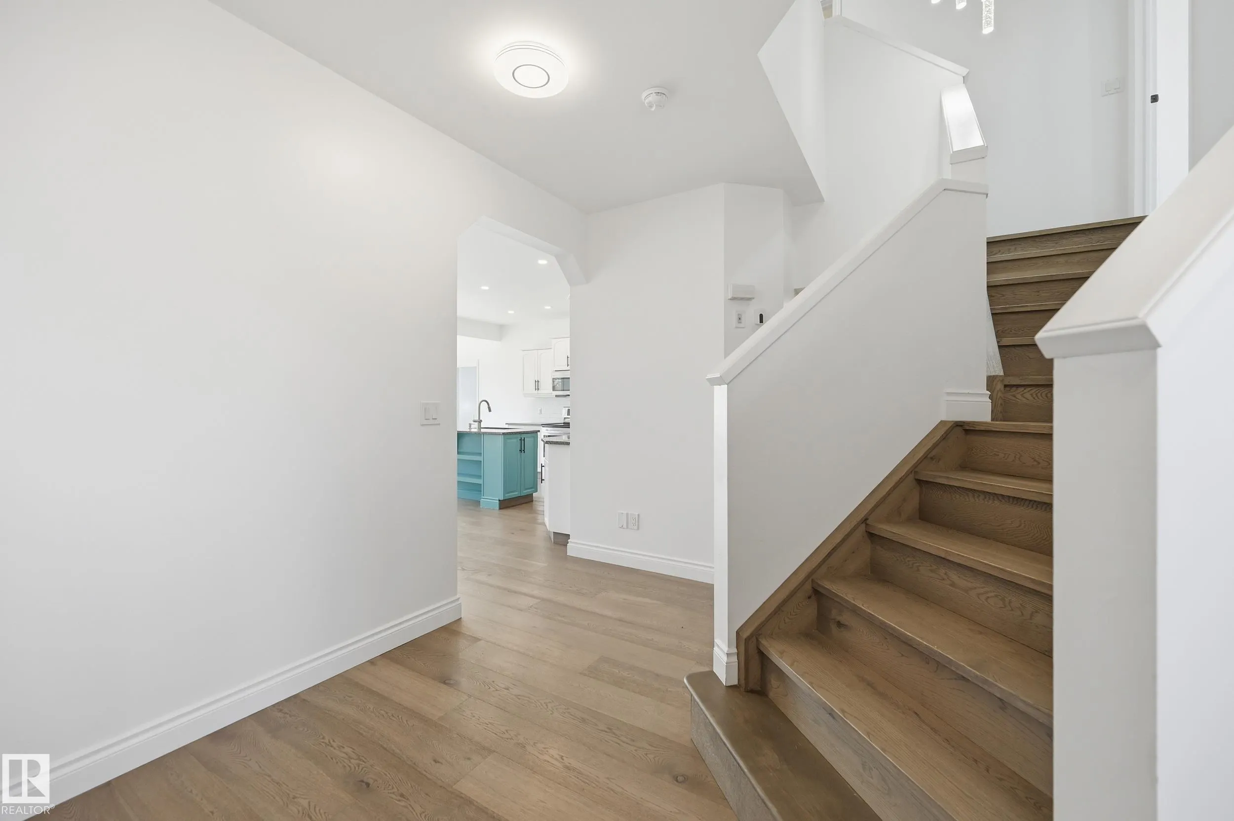 1 SOUTHFORK Close