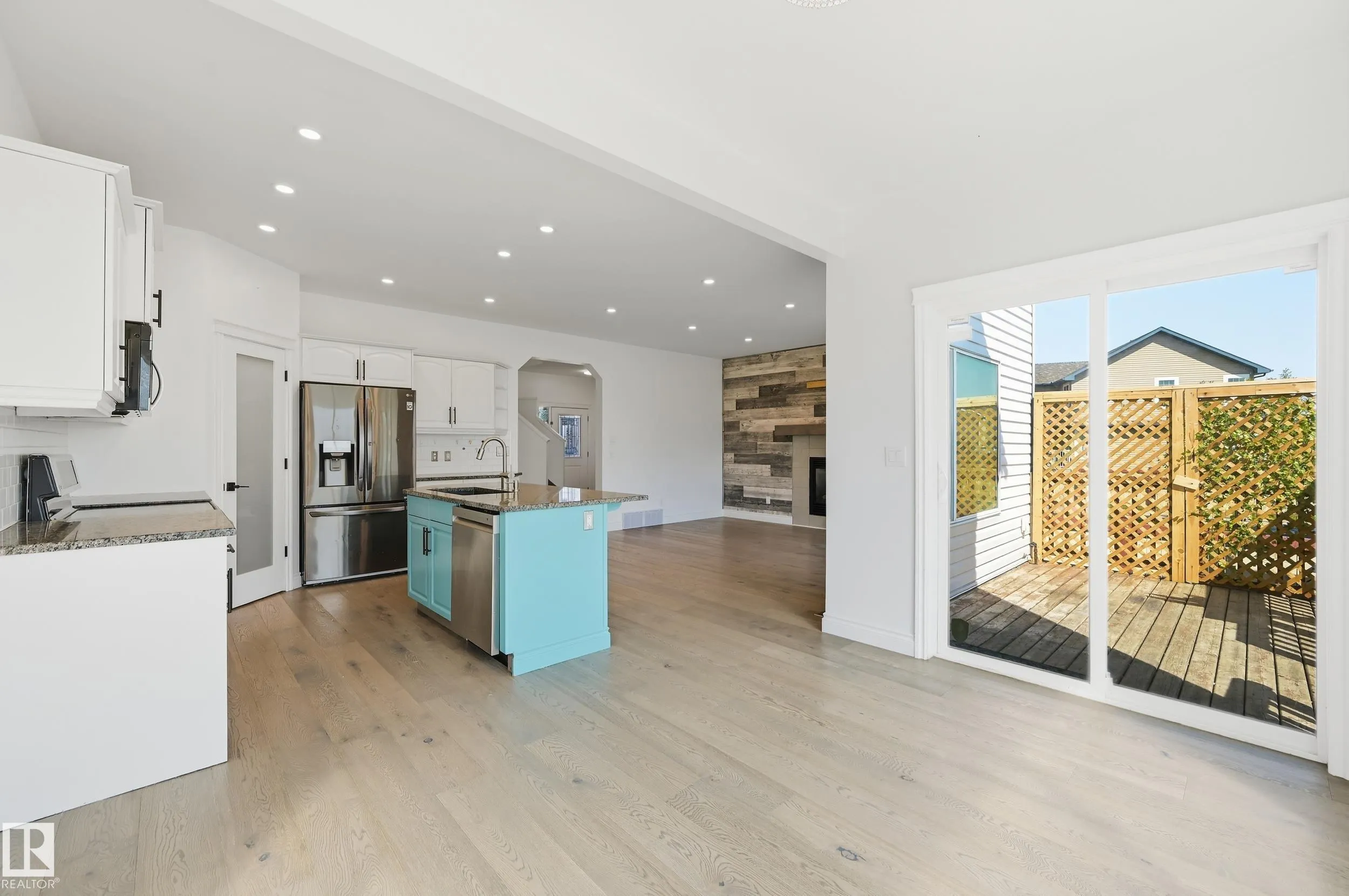 1 SOUTHFORK Close