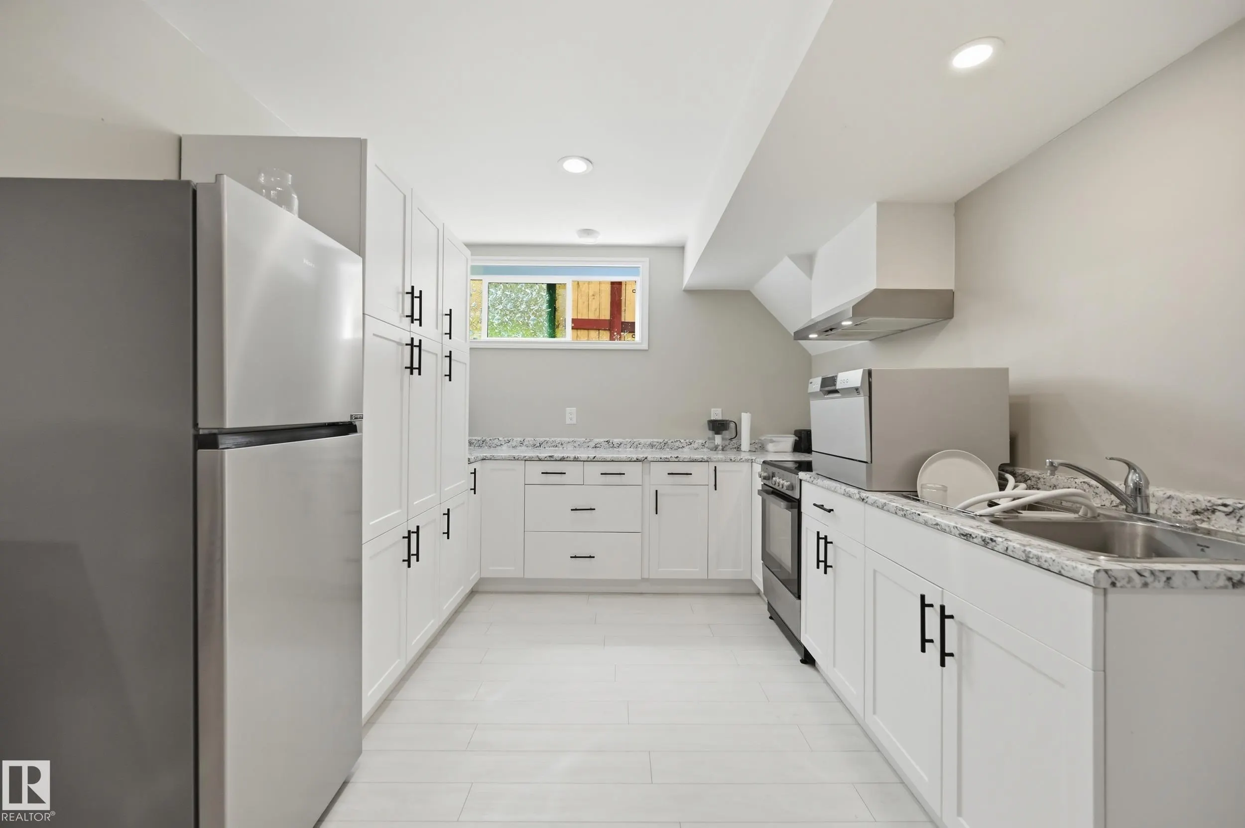 1 SOUTHFORK Close
