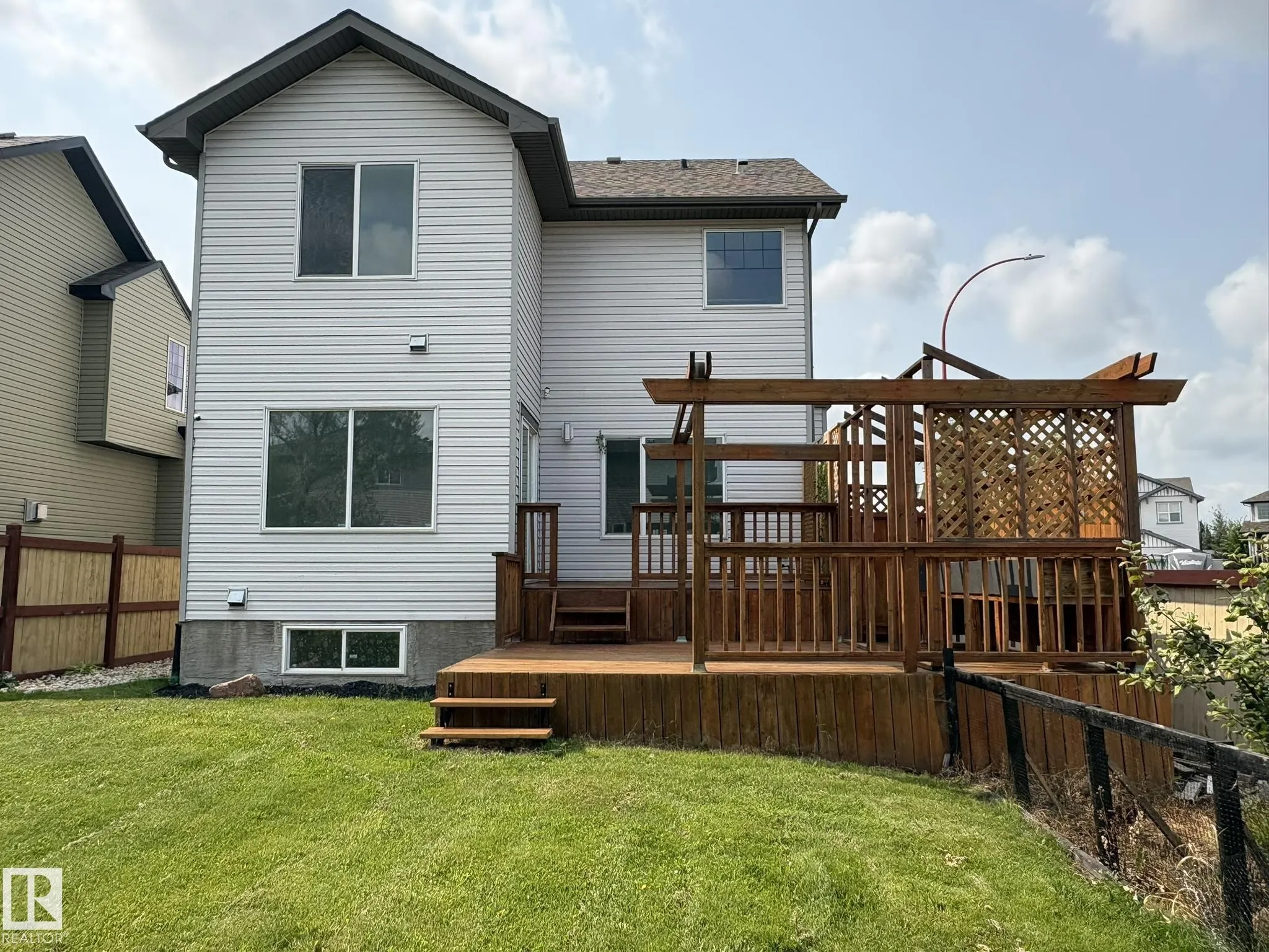 1 SOUTHFORK Close