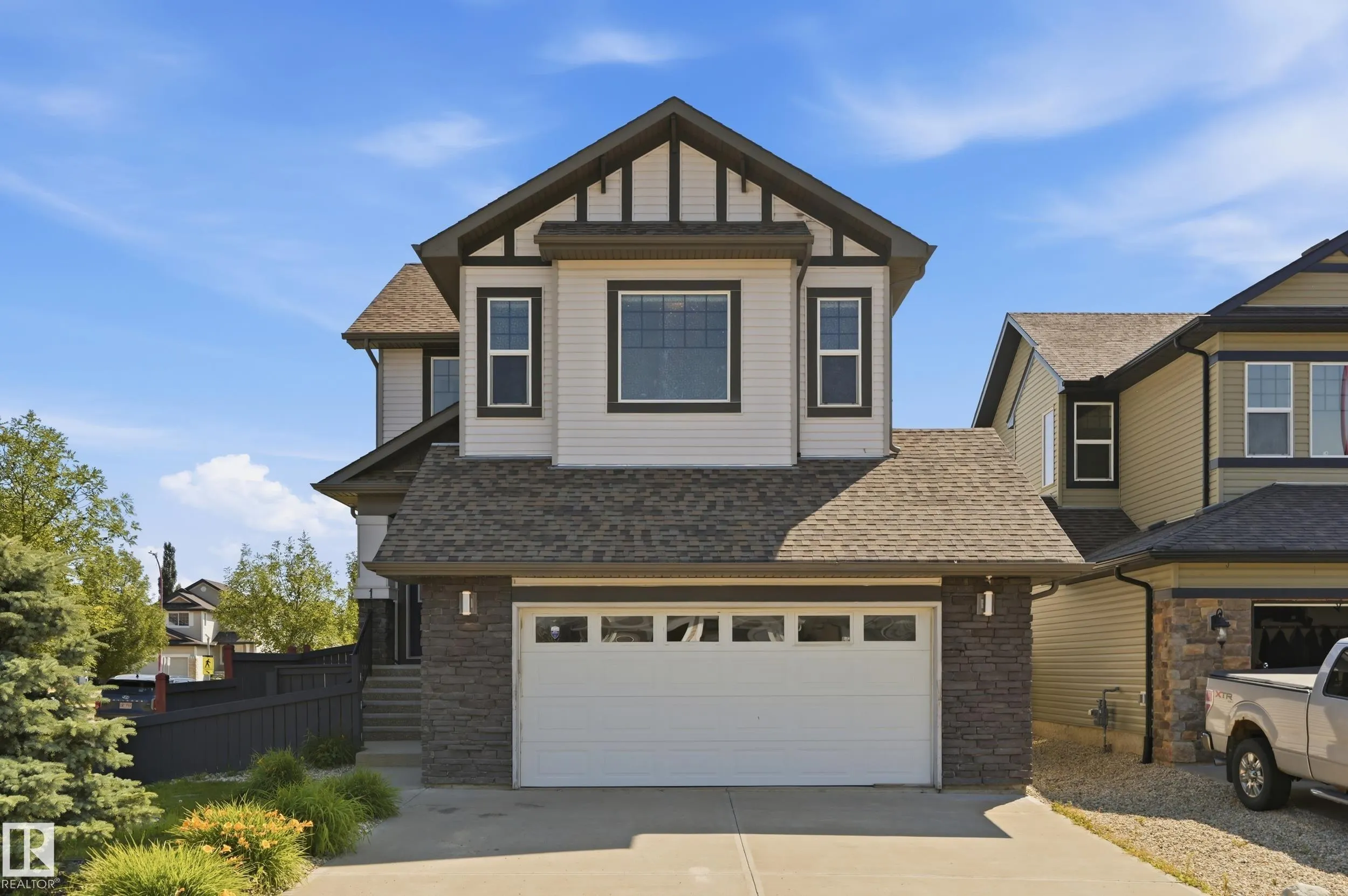 1 SOUTHFORK Close