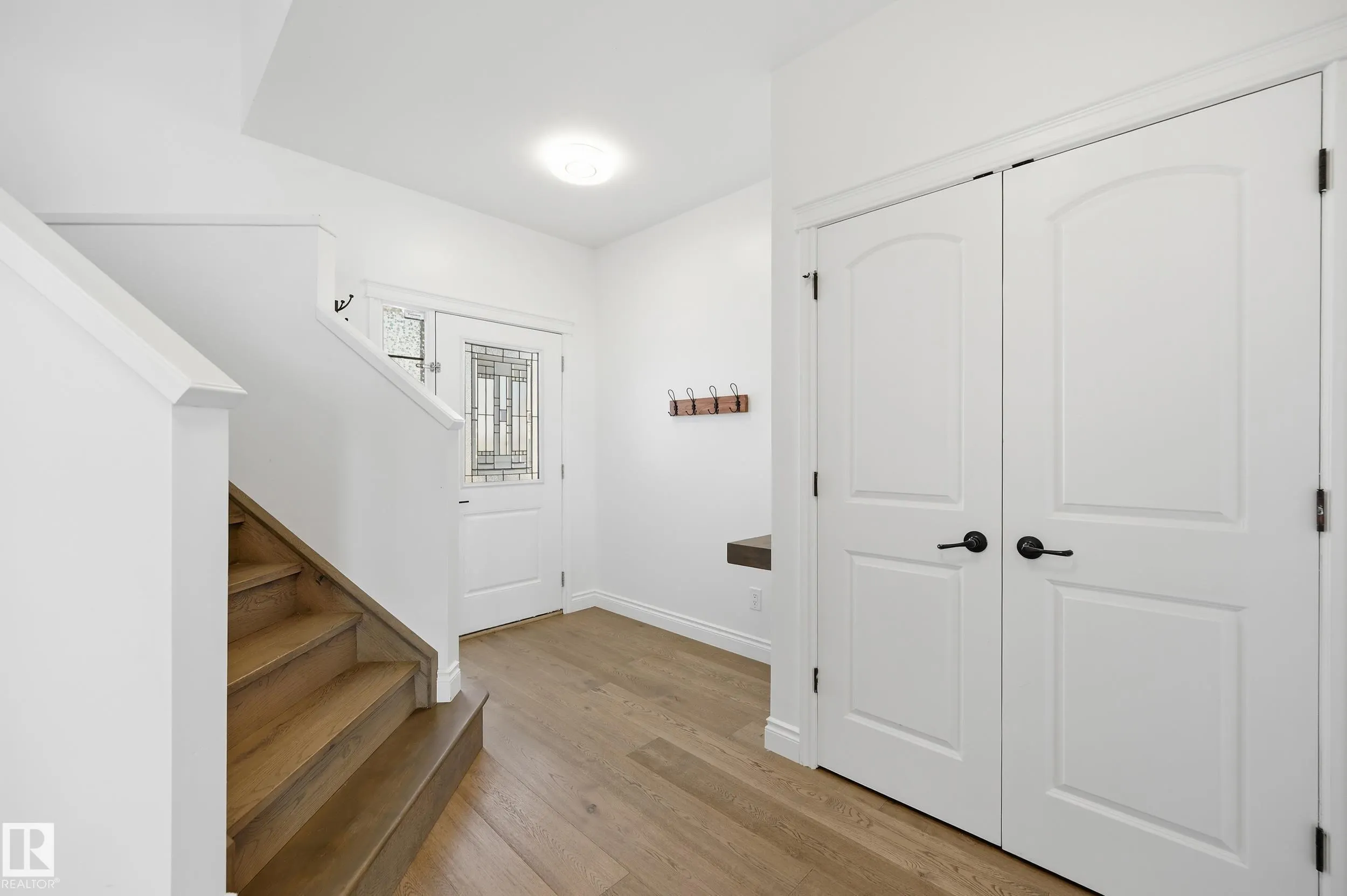 1 SOUTHFORK Close