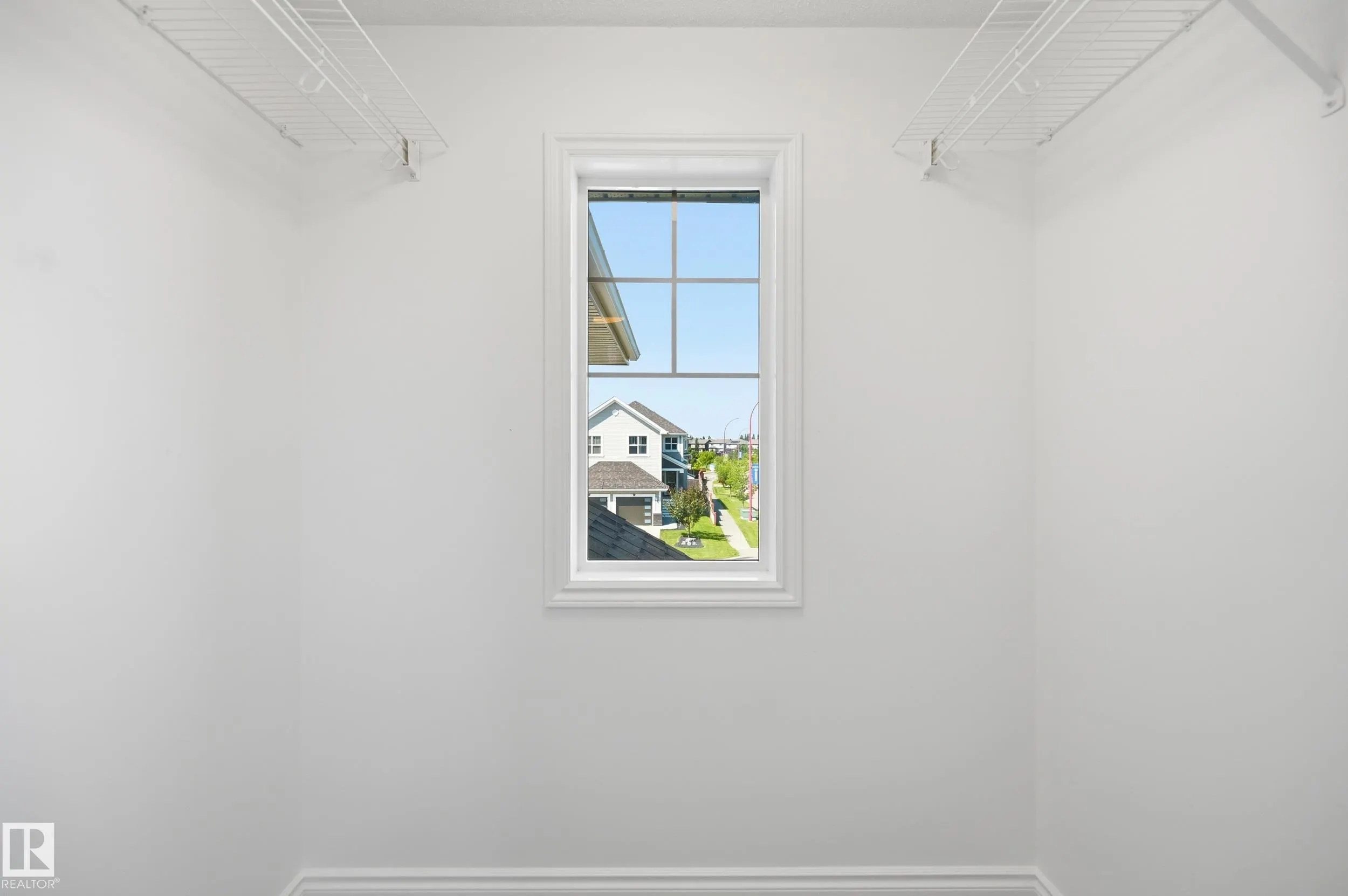1 SOUTHFORK Close