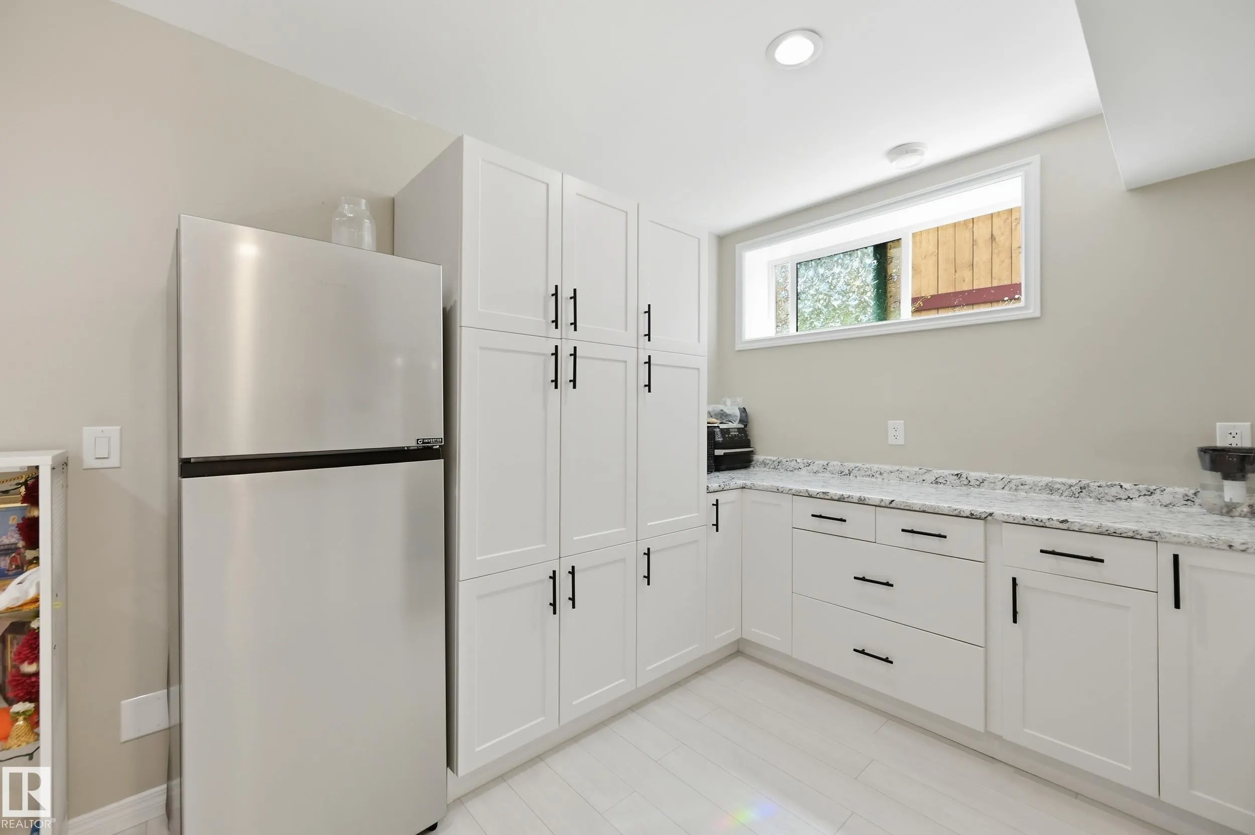 1 SOUTHFORK Close