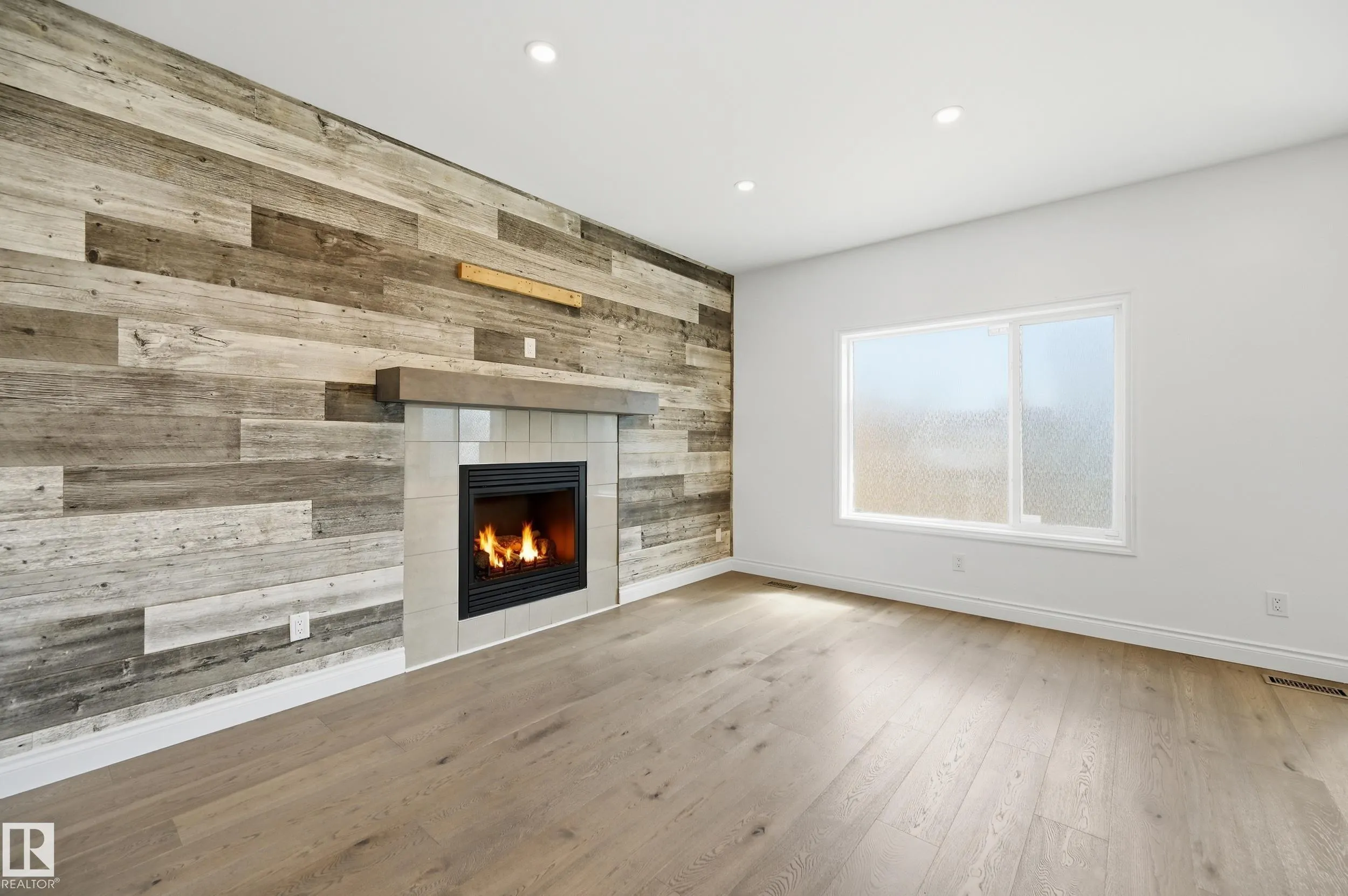 1 SOUTHFORK Close
