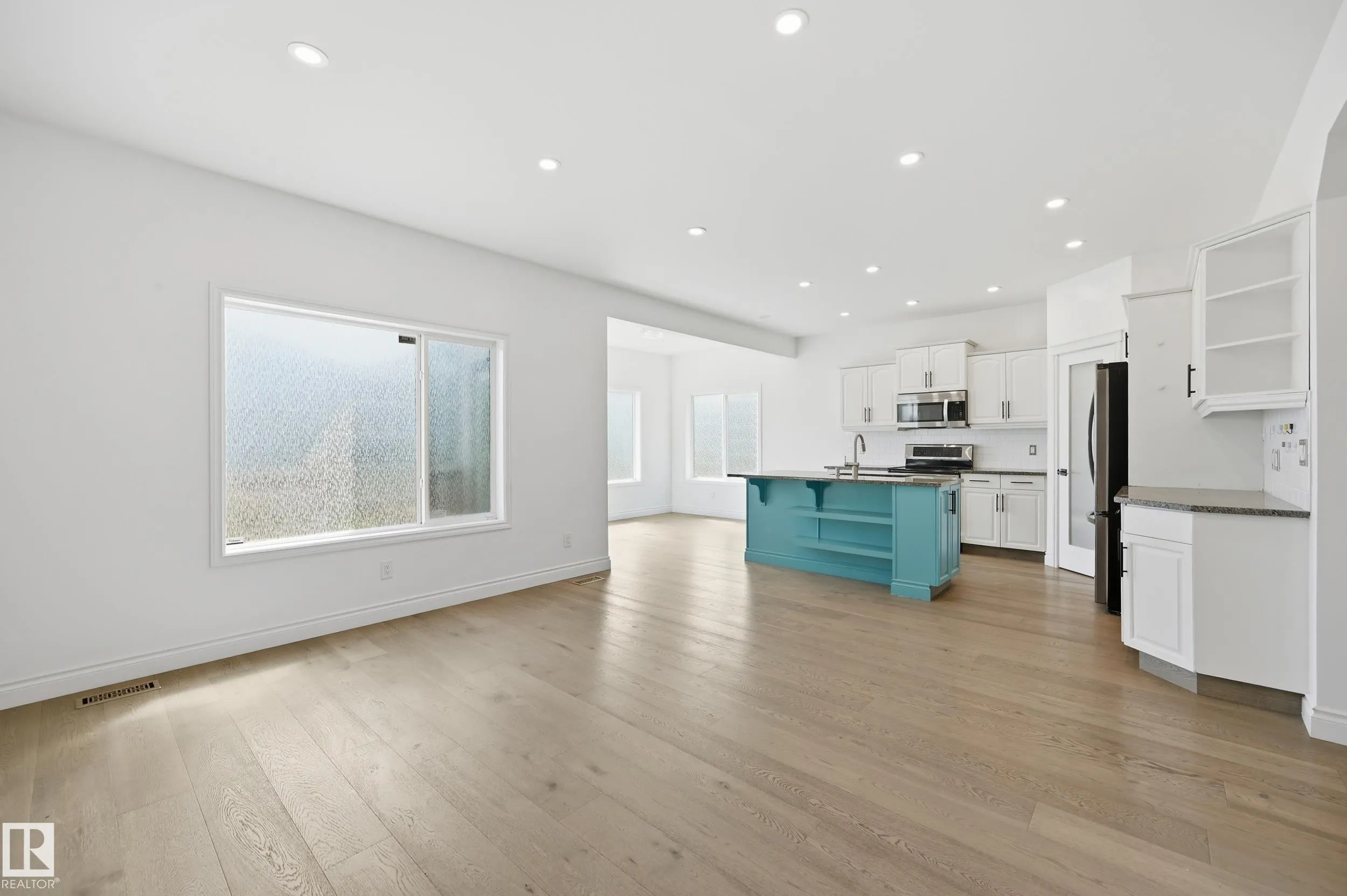 1 SOUTHFORK Close