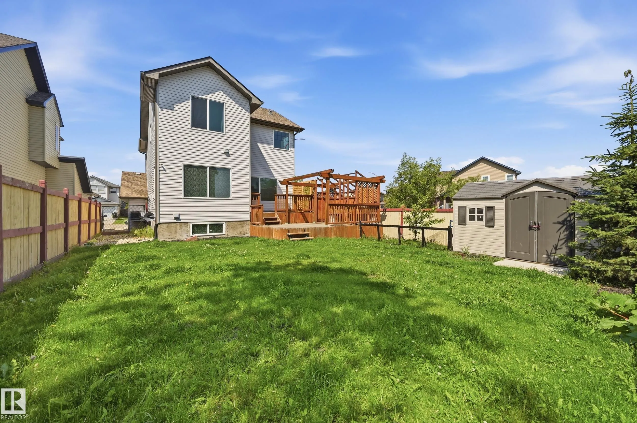 1 SOUTHFORK Close