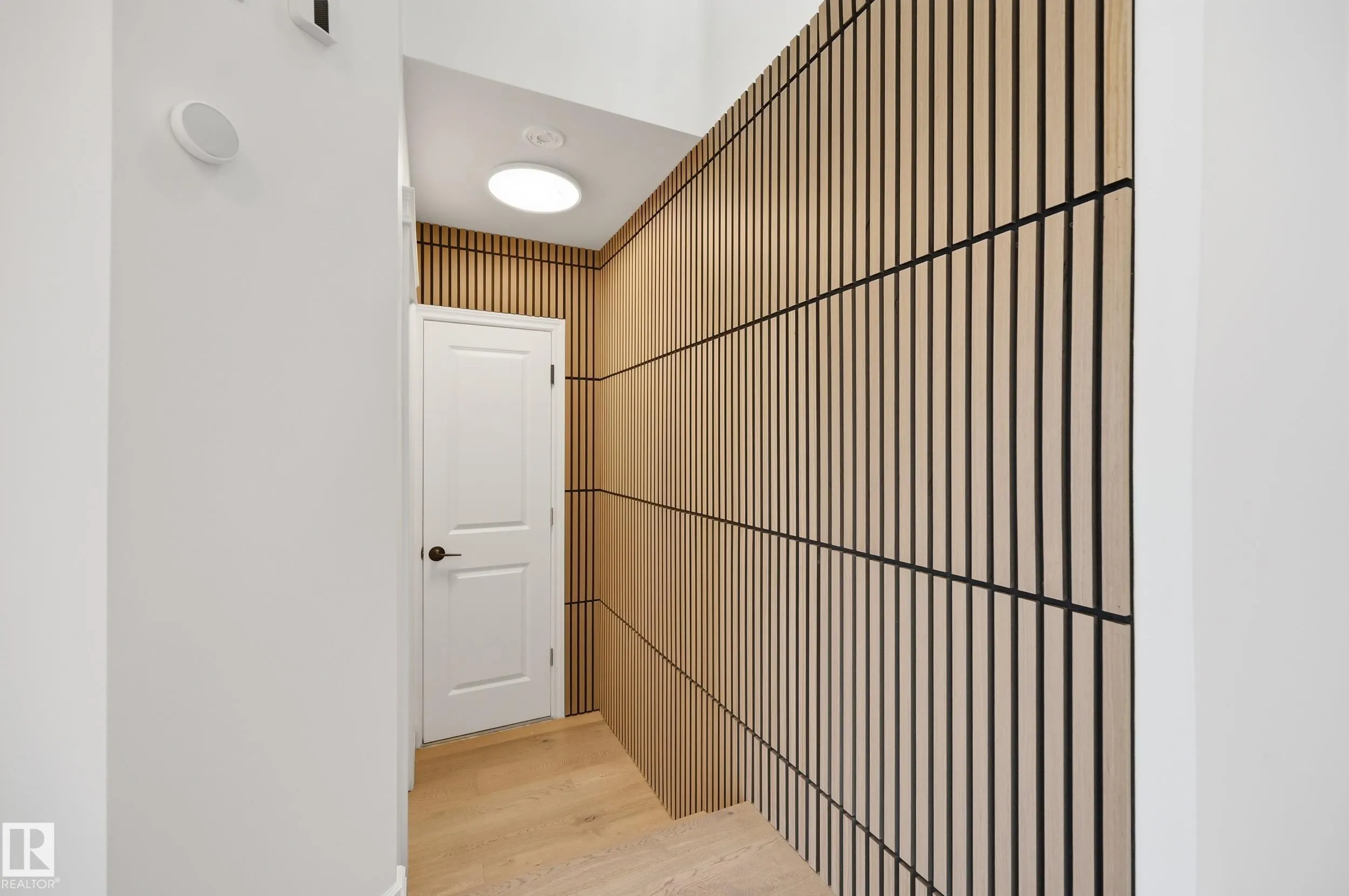 1 SOUTHFORK Close
