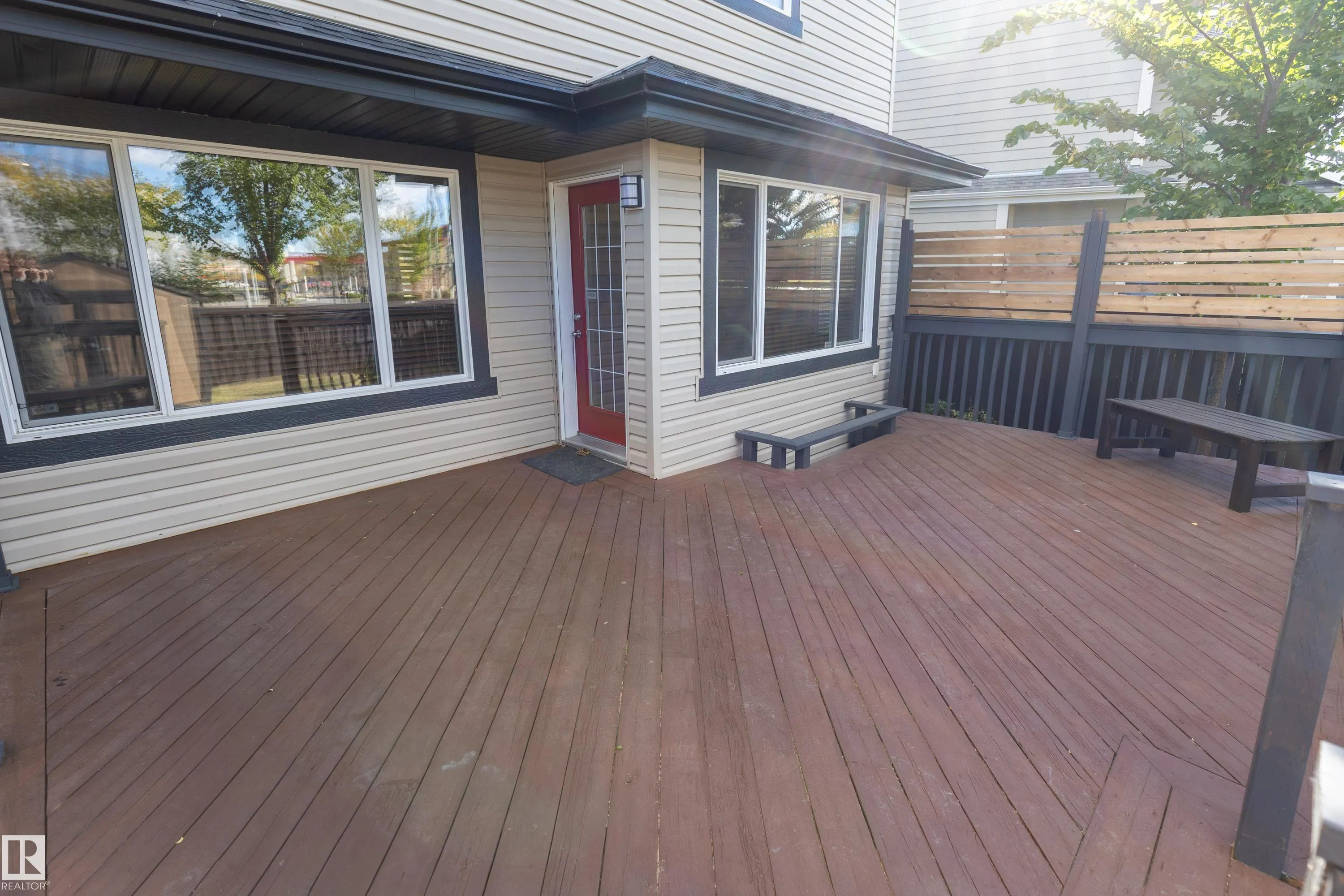 28 BECKER Crescent