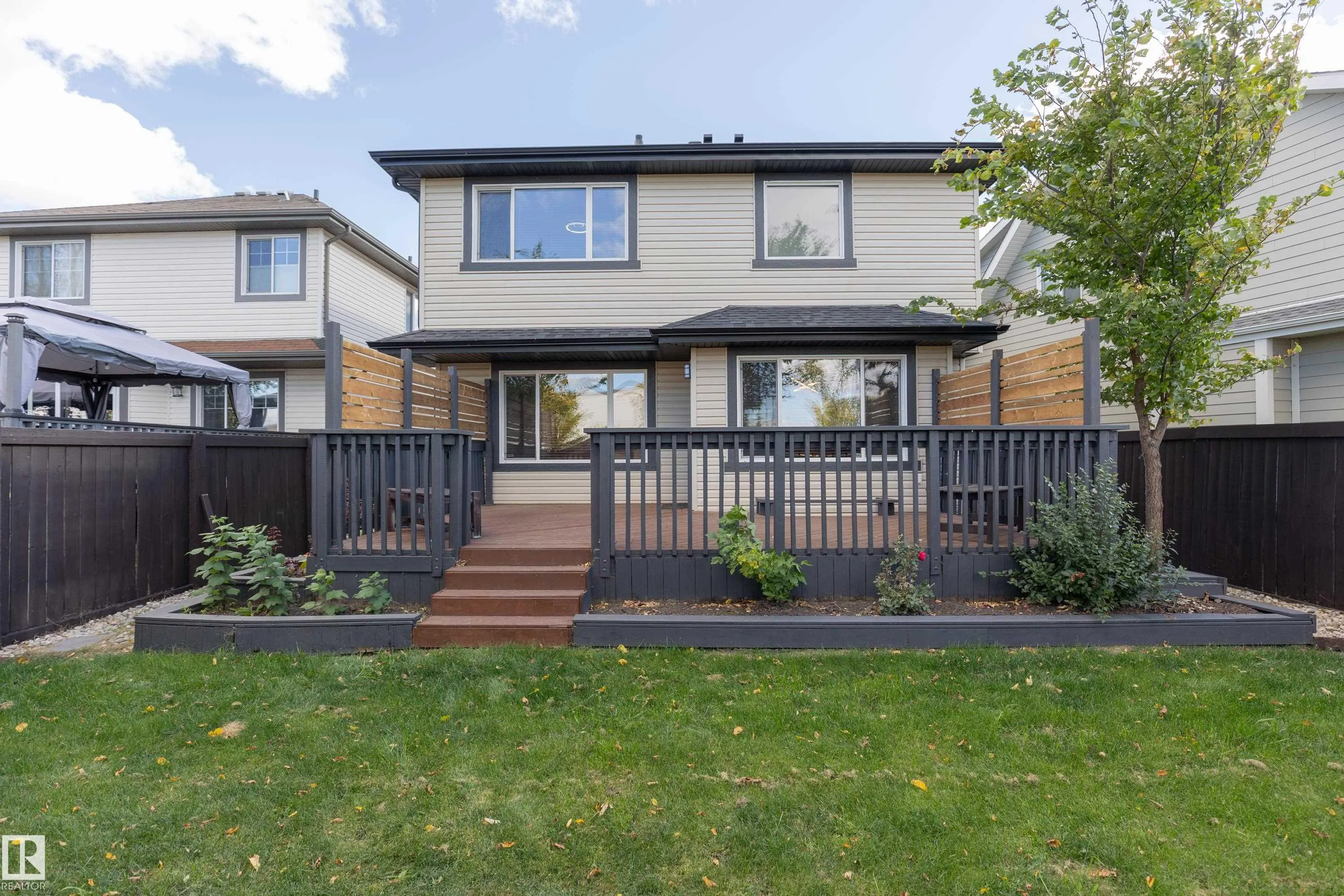 28 BECKER Crescent