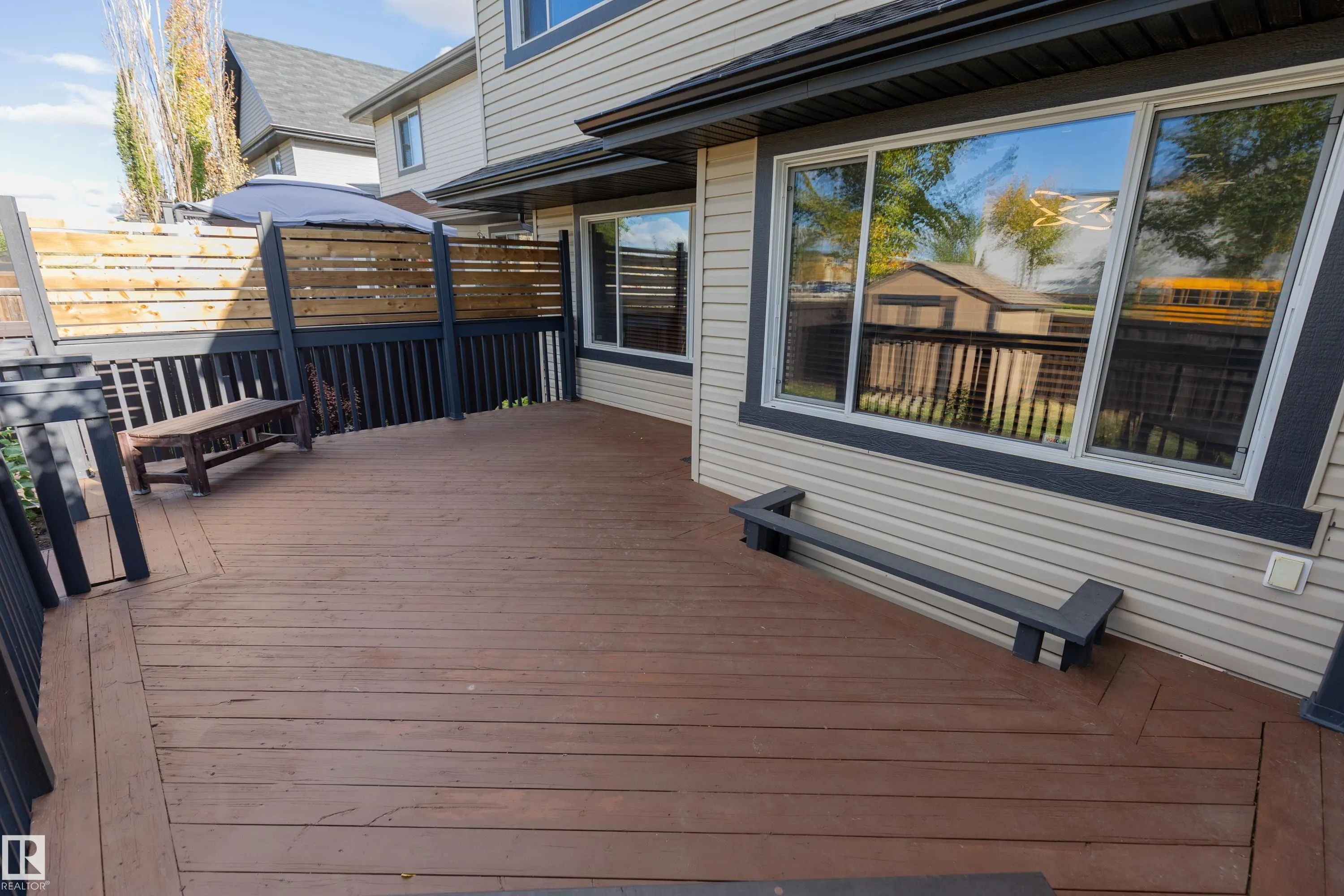 28 BECKER Crescent