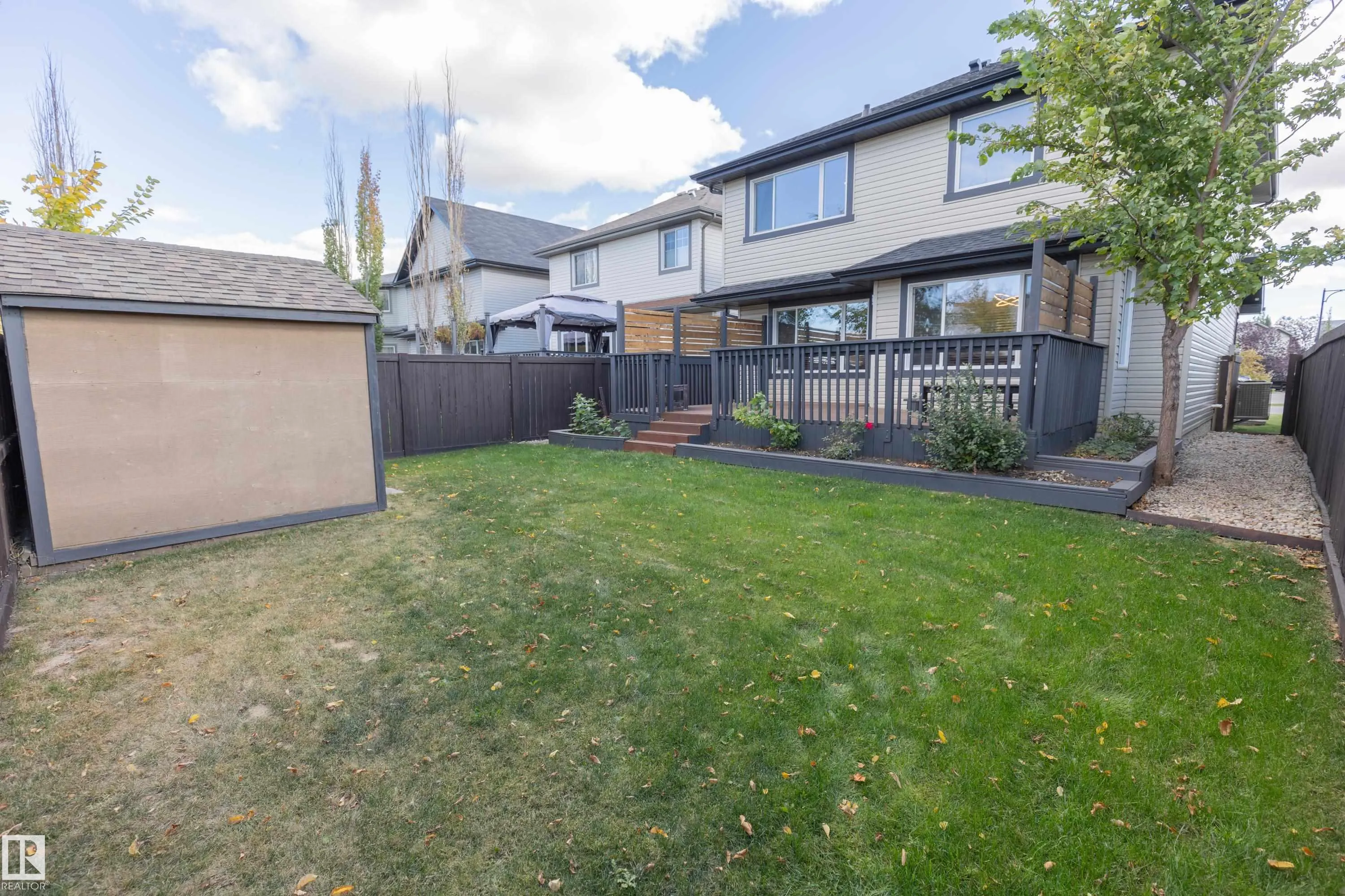 28 BECKER Crescent