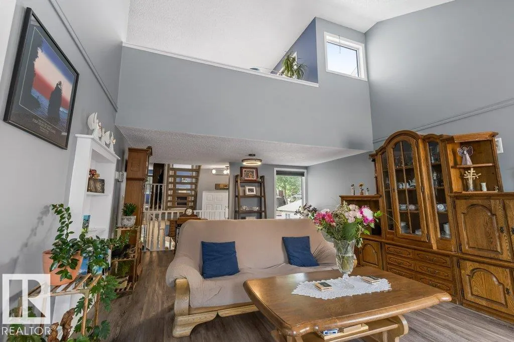 7 WHITEOAKS Estates