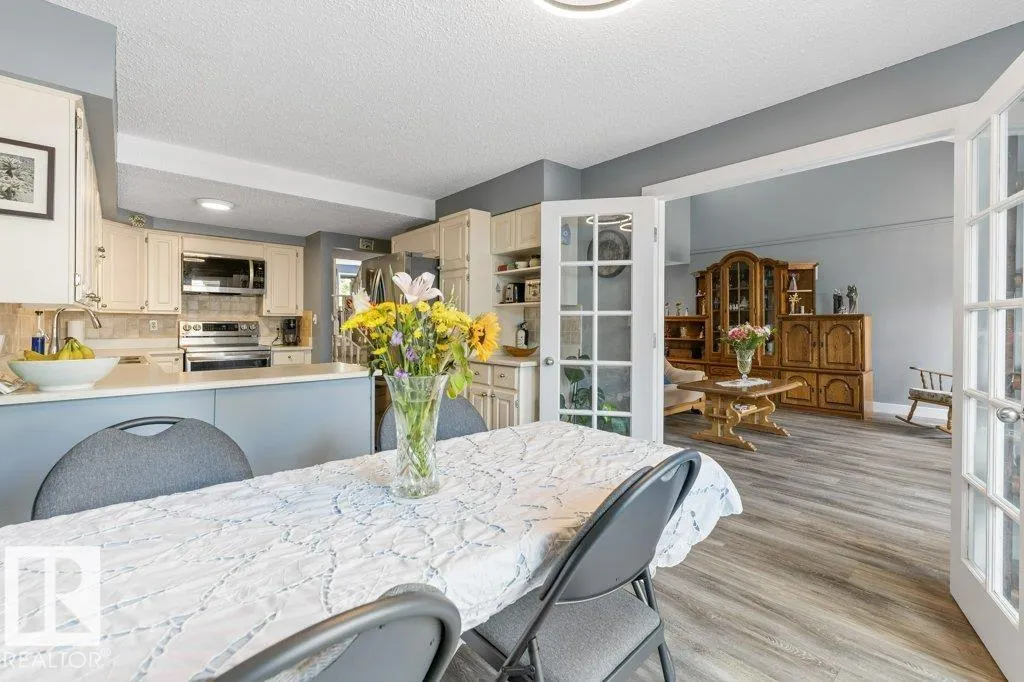 7 WHITEOAKS Estates