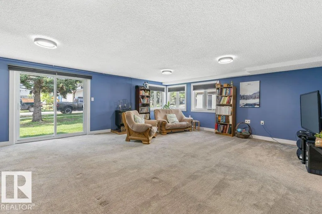 7 WHITEOAKS Estates