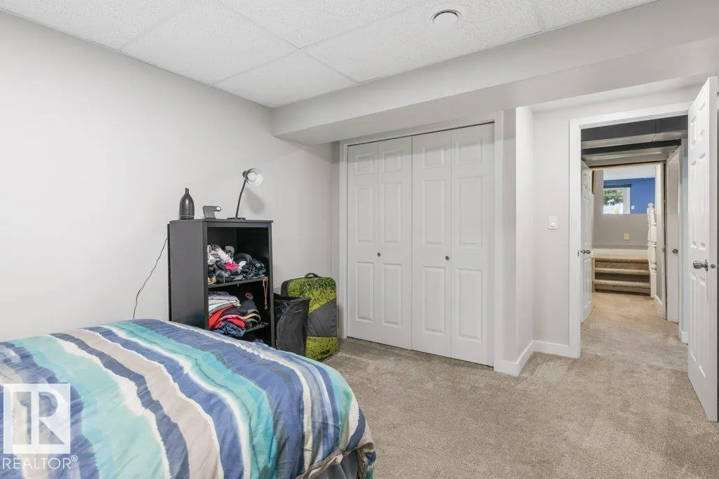 7 WHITEOAKS Estates