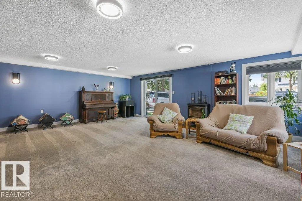 7 WHITEOAKS Estates