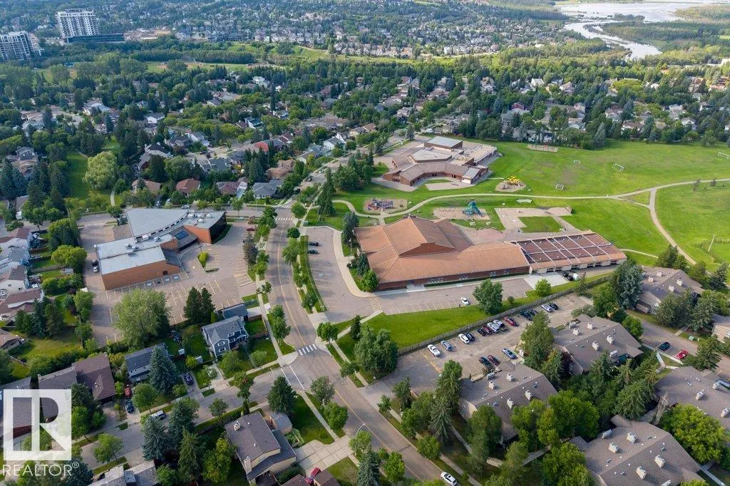 7 WHITEOAKS Estates
