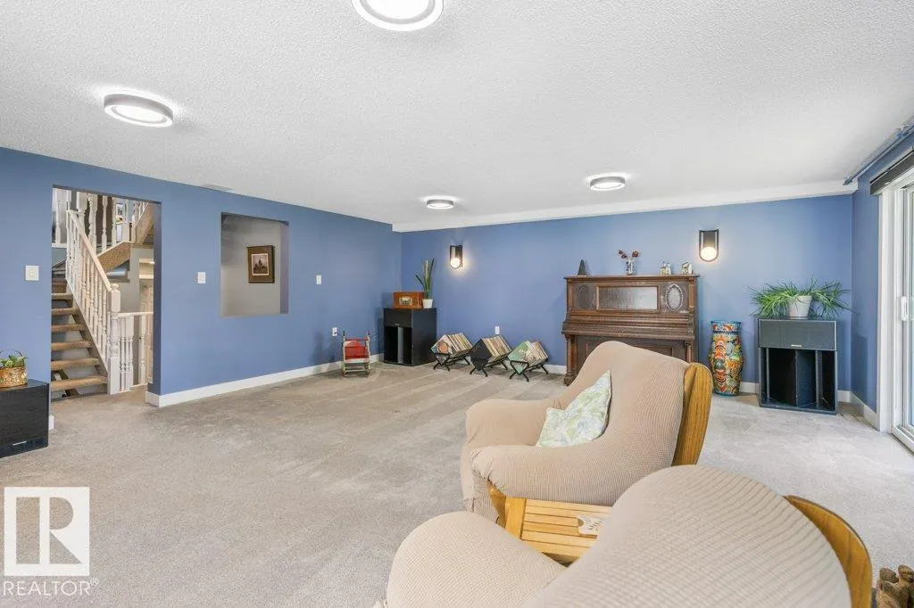 7 WHITEOAKS Estates