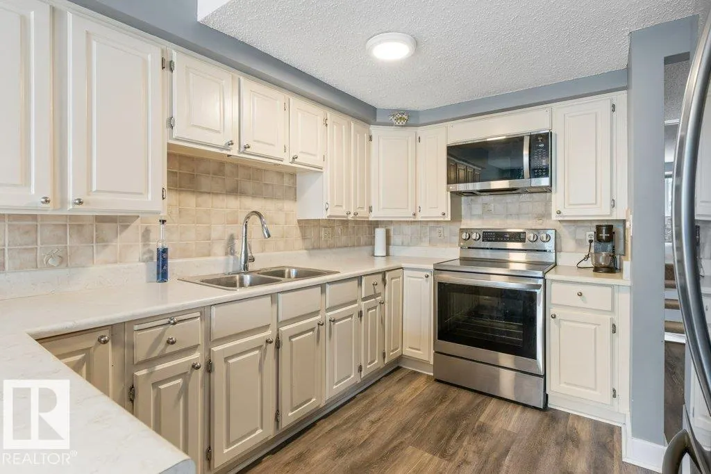 7 WHITEOAKS Estates